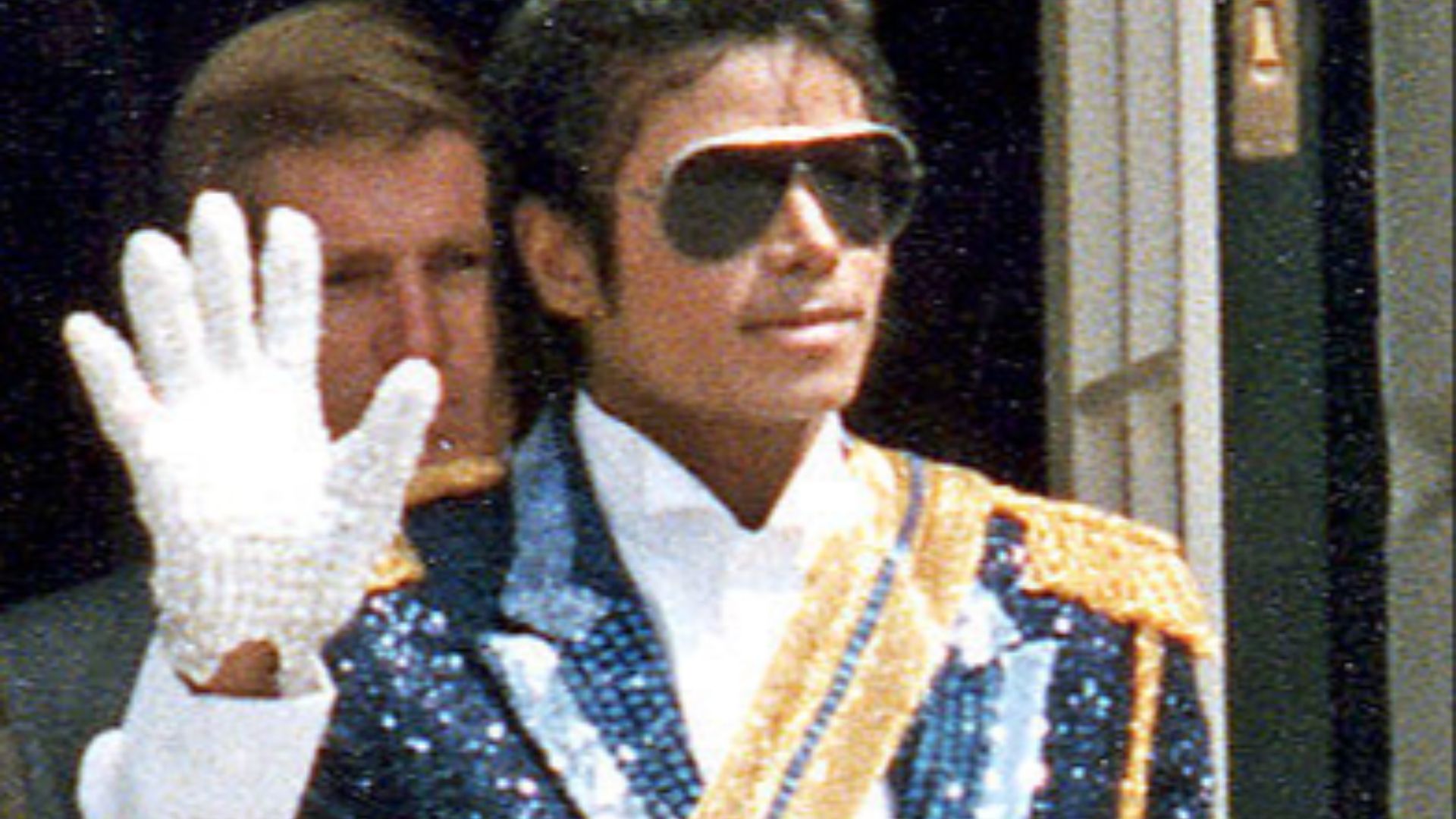 13. Le gant du « moonwalk » de Michael Jackson