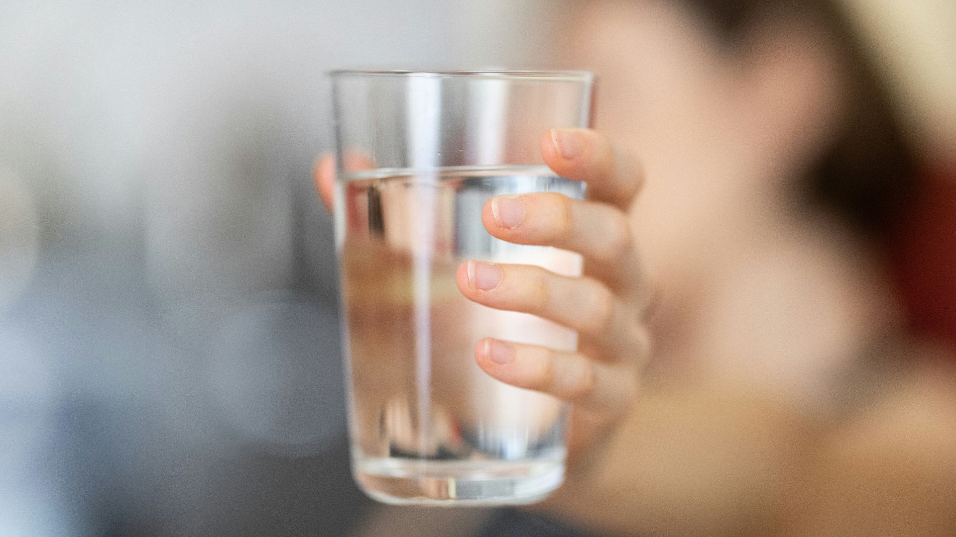 2. Buvez un grand verre d'eau