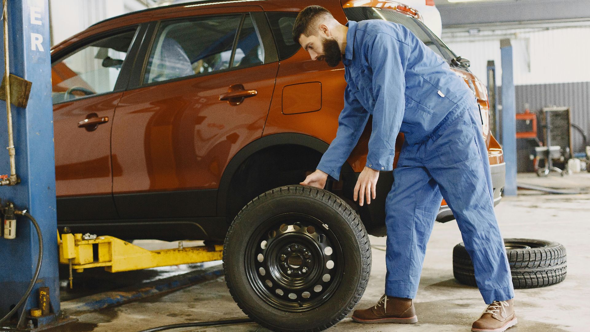 9. Faites tourner vos pneus et inspectez-les