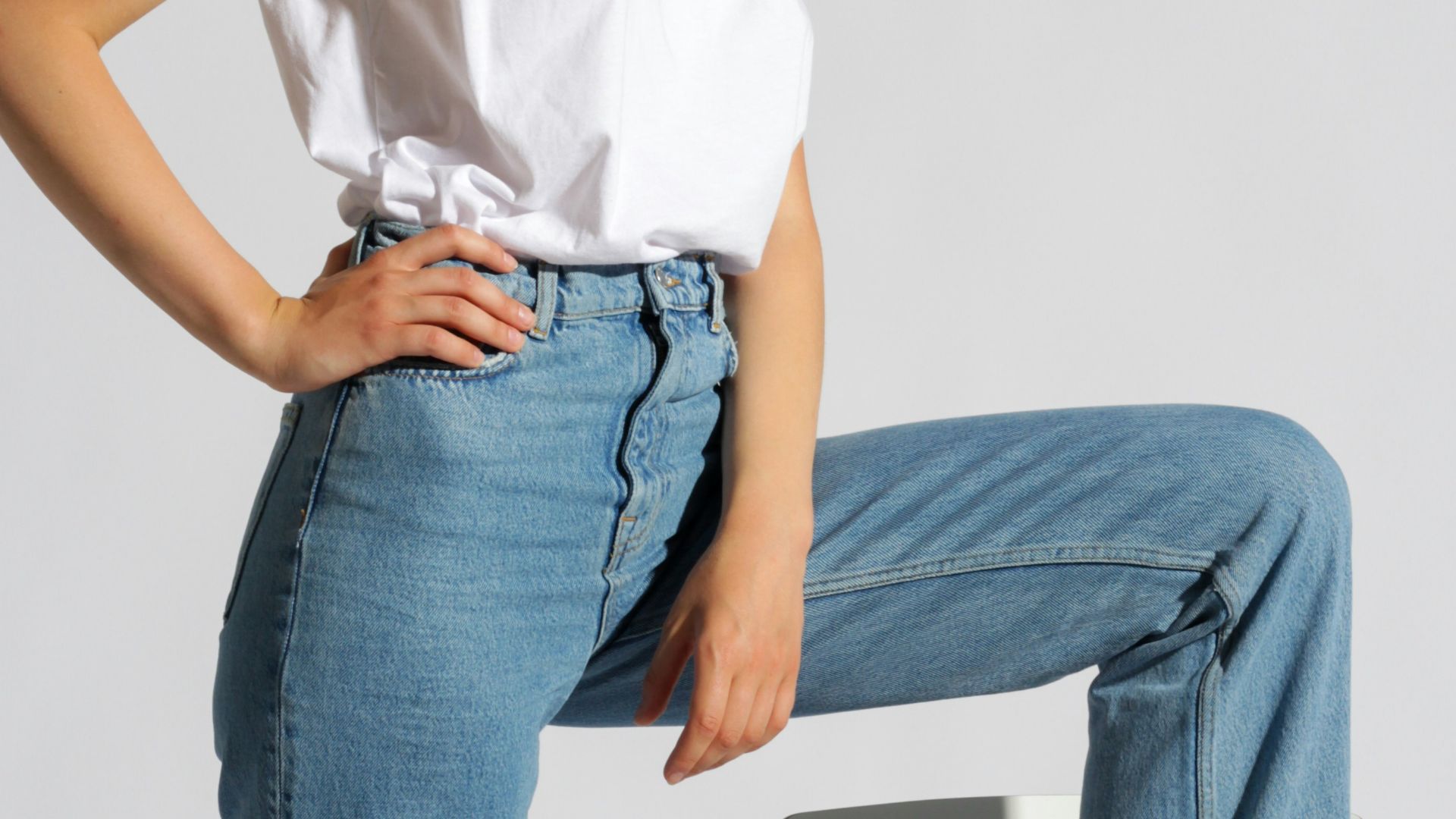 2. Des jeans taille haute pour des proportions harmonieuses