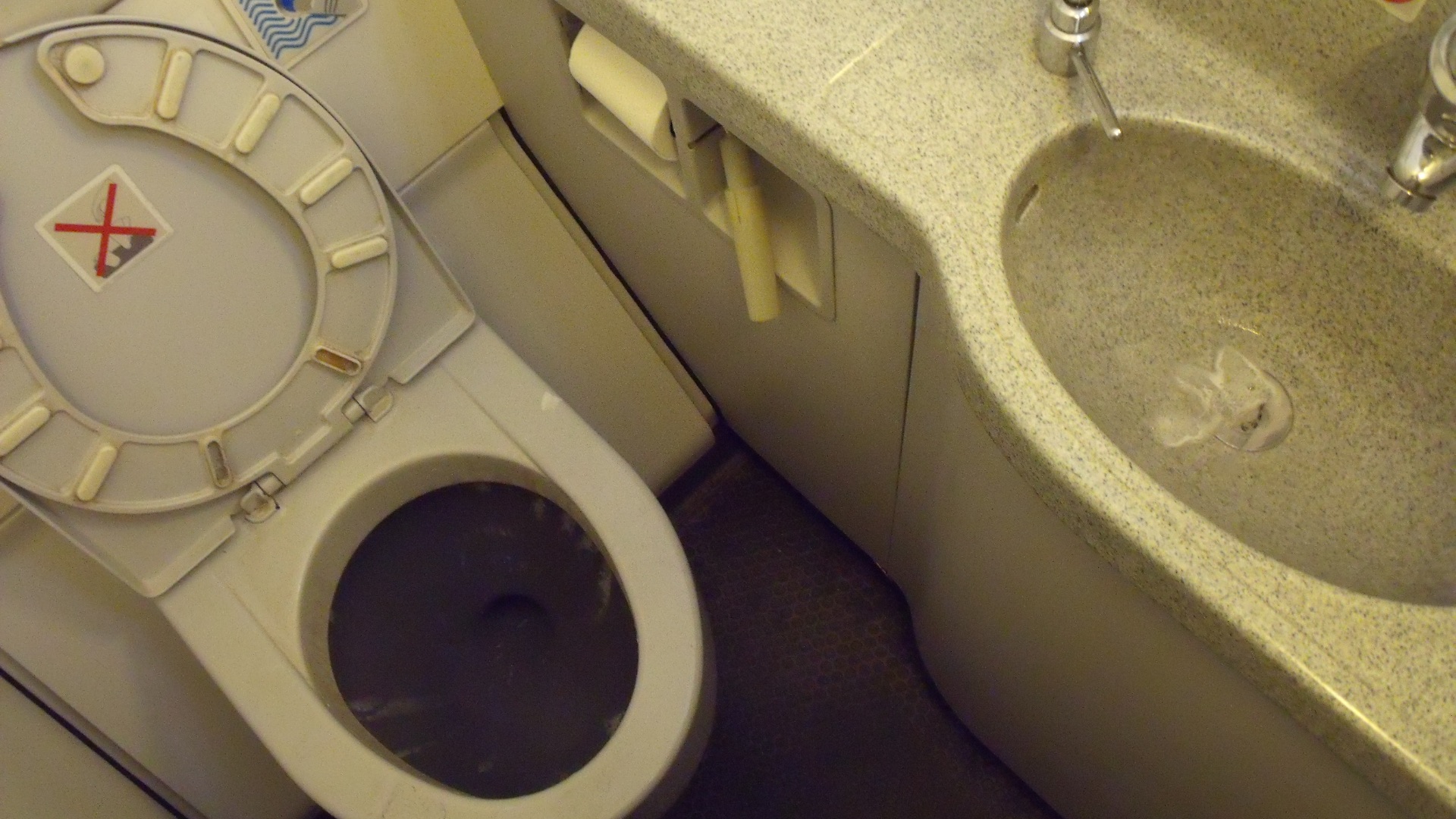 6. Les toilettes dans les avions