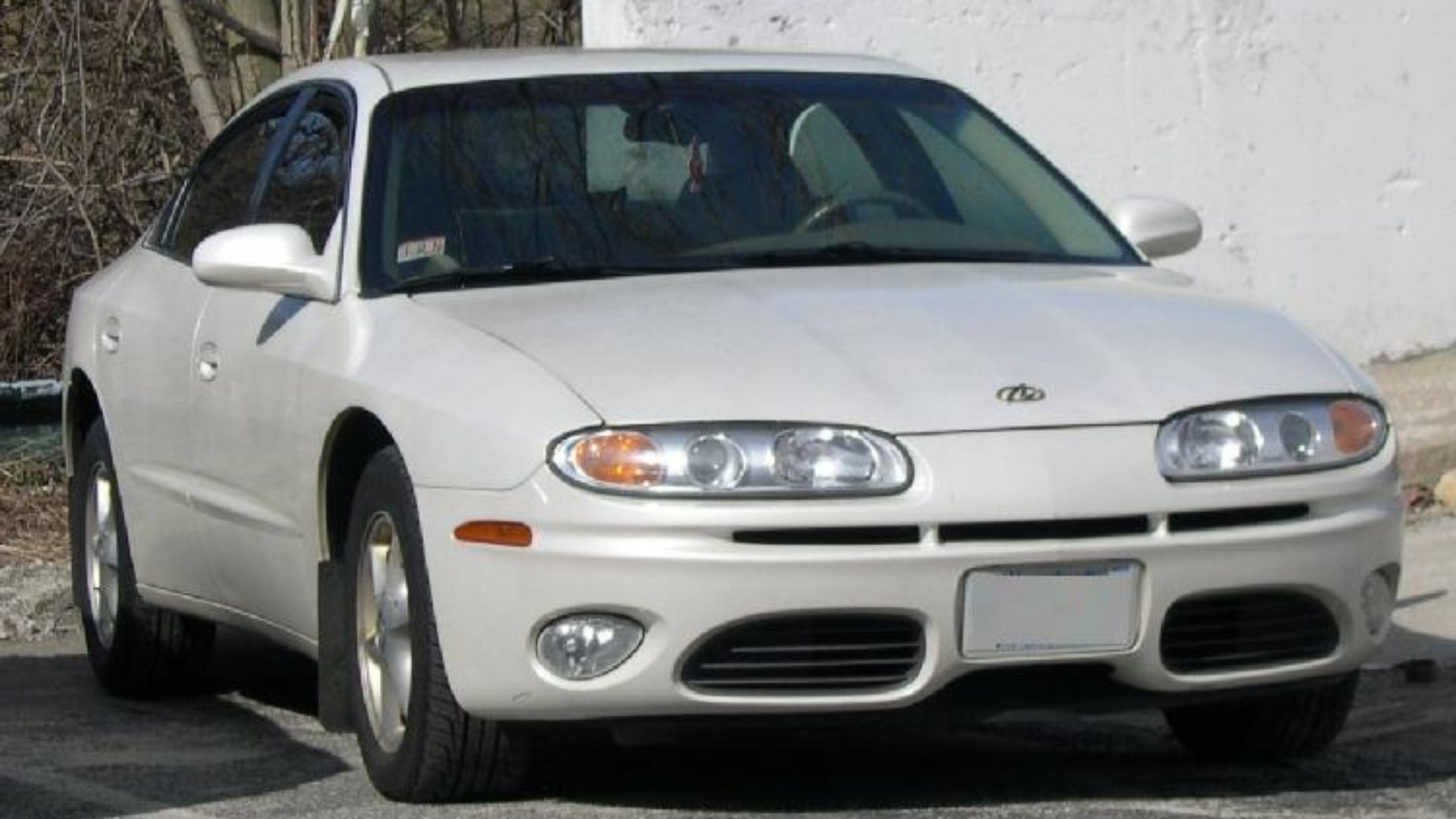 9. Oldsmobile Aurora de 2001