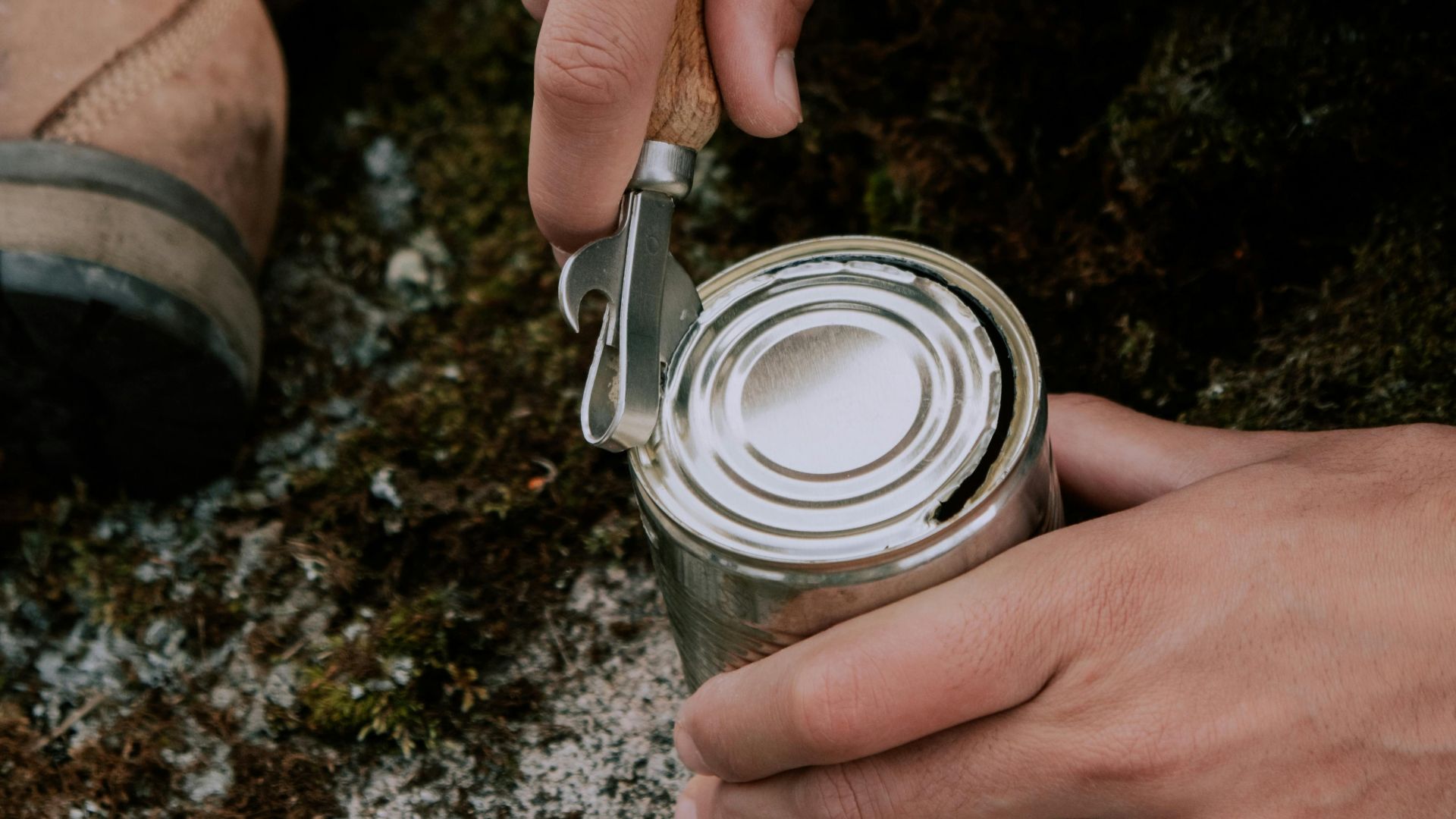 12. La boîte de conserve est apparue avant l'ouvre-boîte