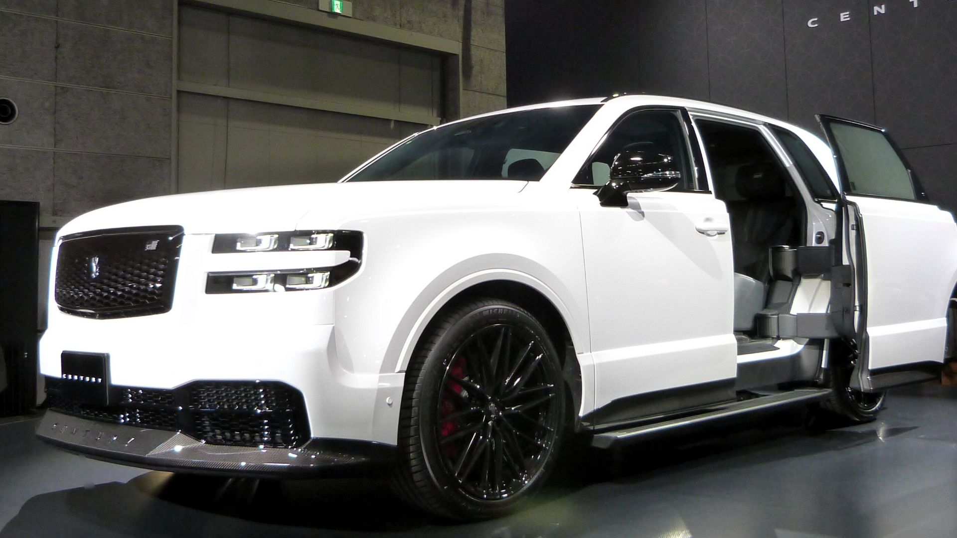 20. SUV Toyota Century