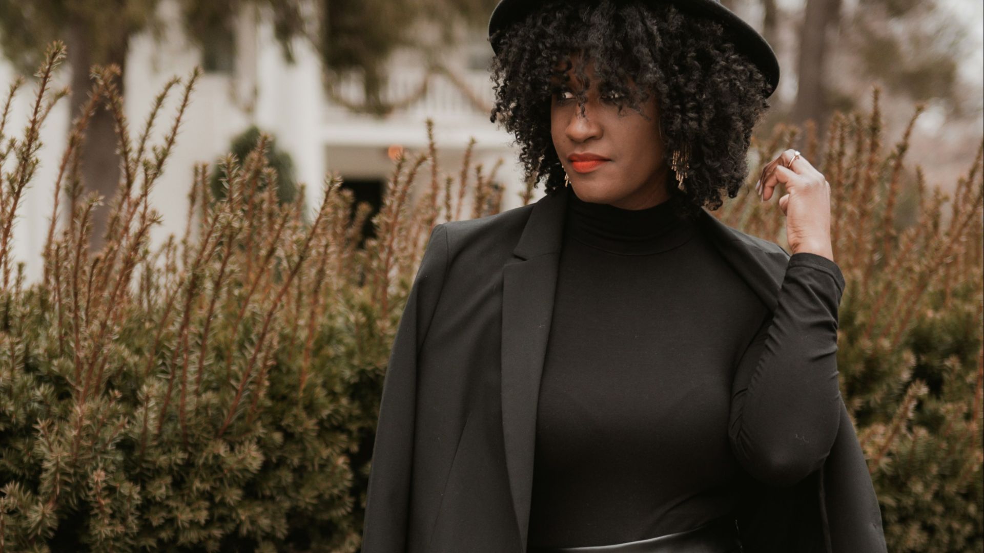 3. La tenue entièrement noire