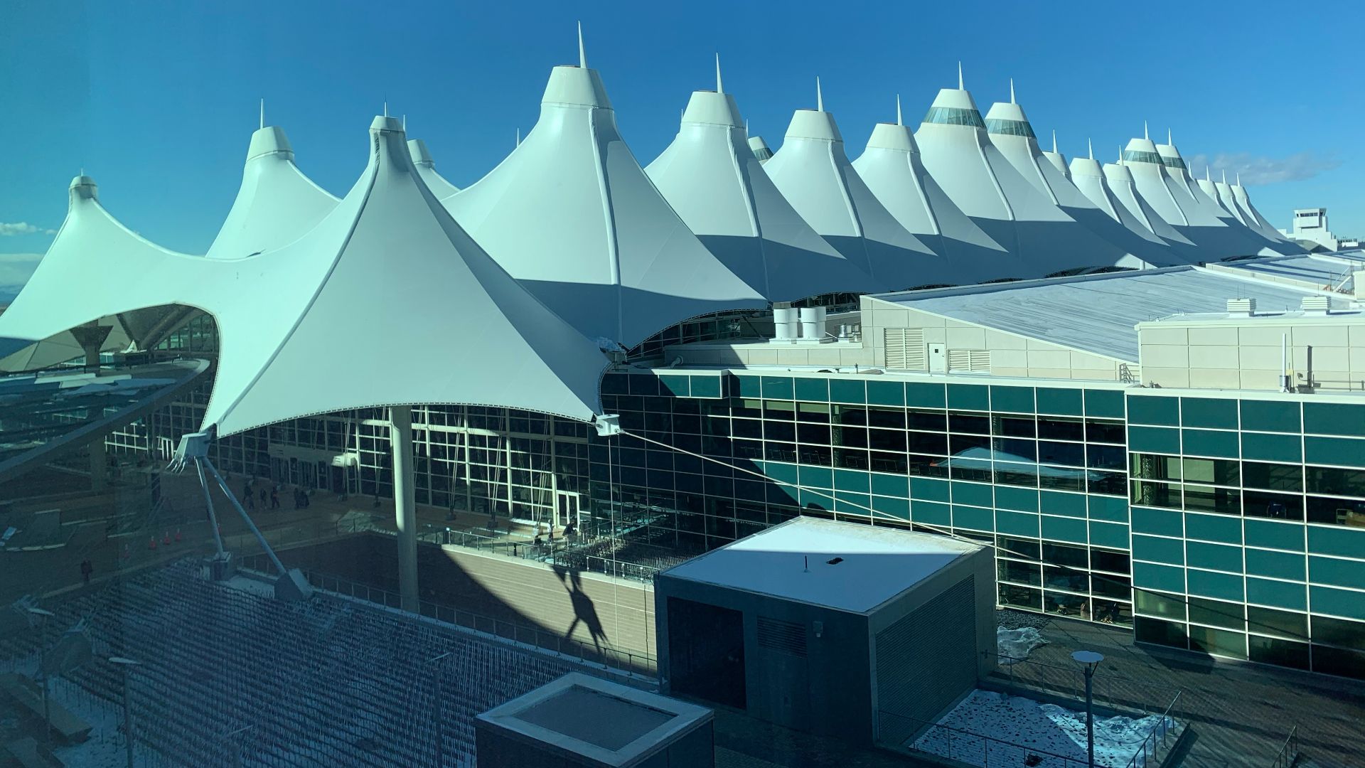 4. Le système automatisé de traitement des bagages de l'aéroport de Denver