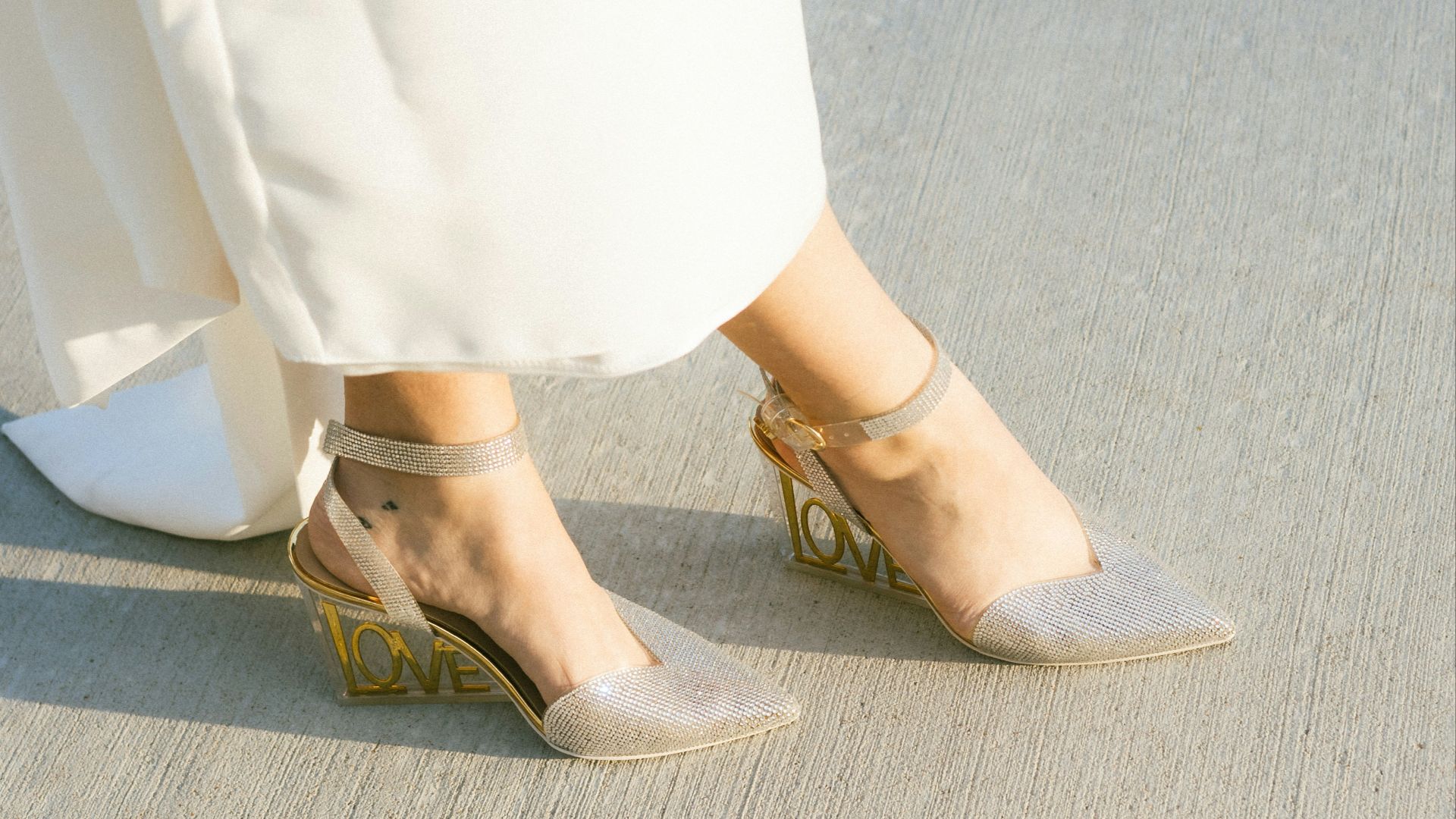 2. Talons en plastique transparent