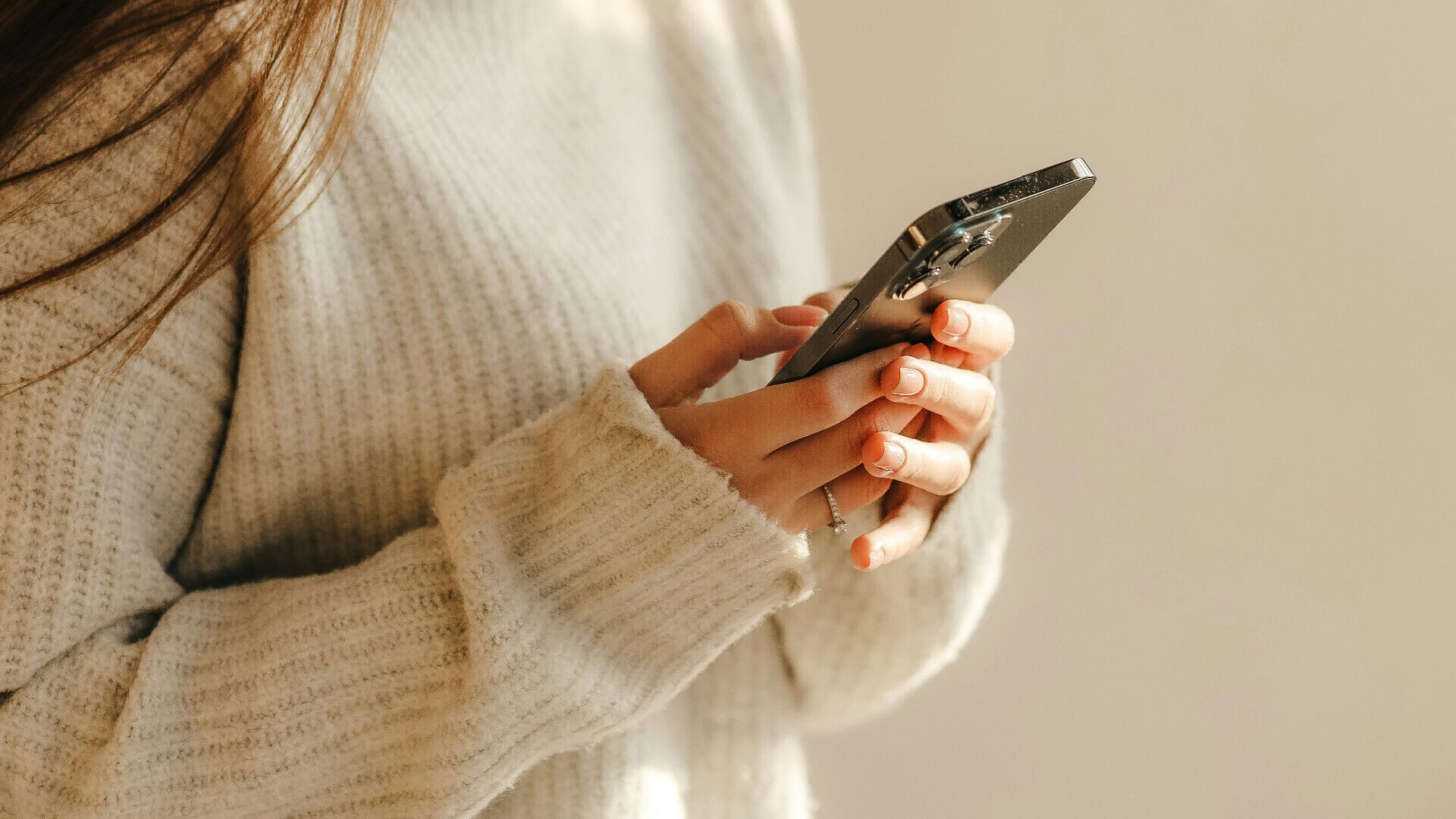 7. « Fais-moi savoir si tu as besoin de quoi que ce soit »