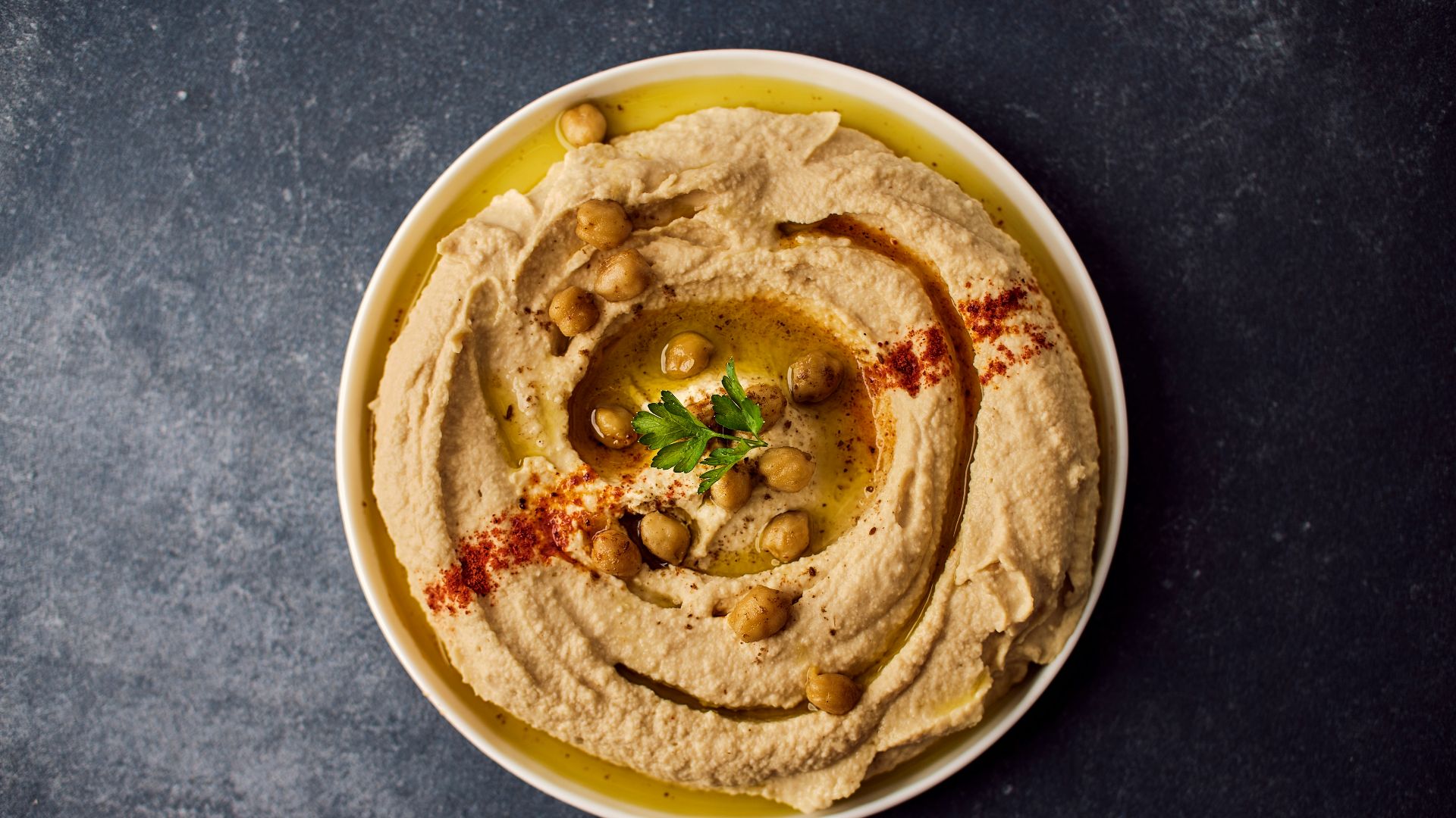 18. Houmous et eau glacée