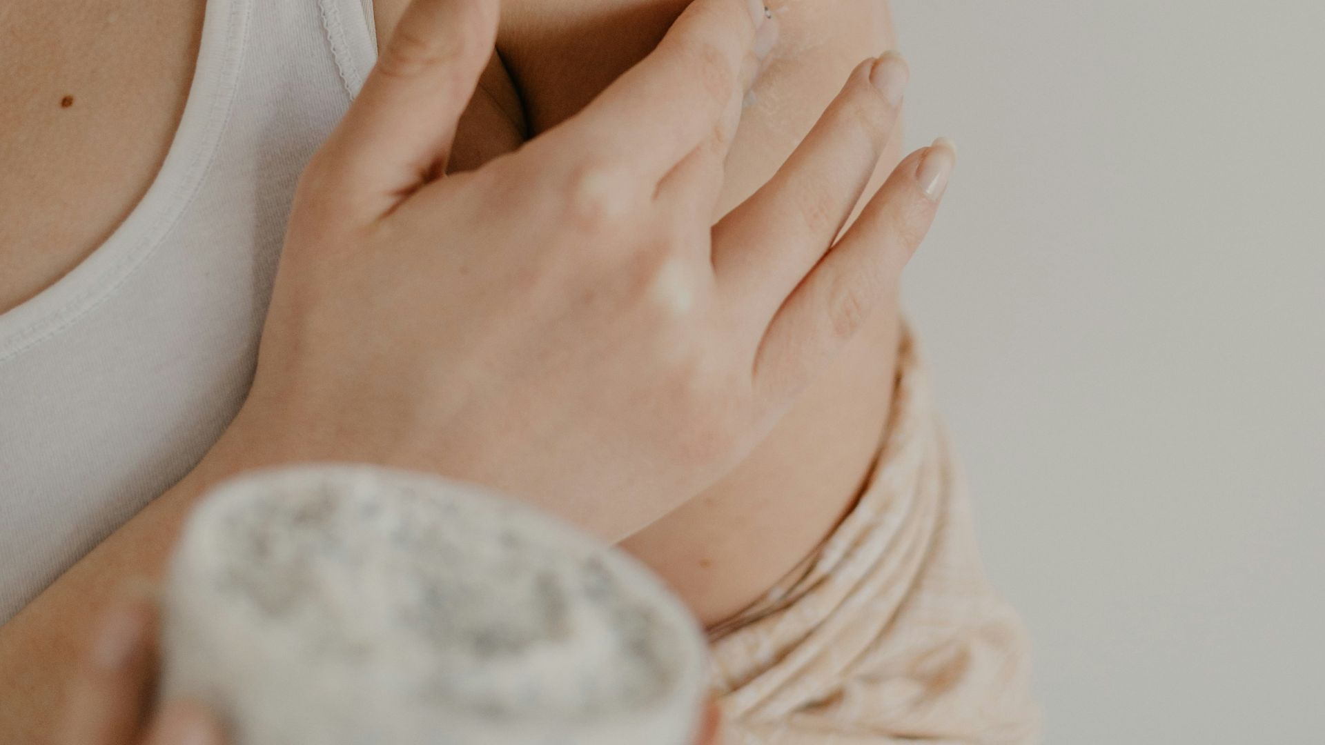 17. Exfoliez votre peau régulièrement et en toute sécurité