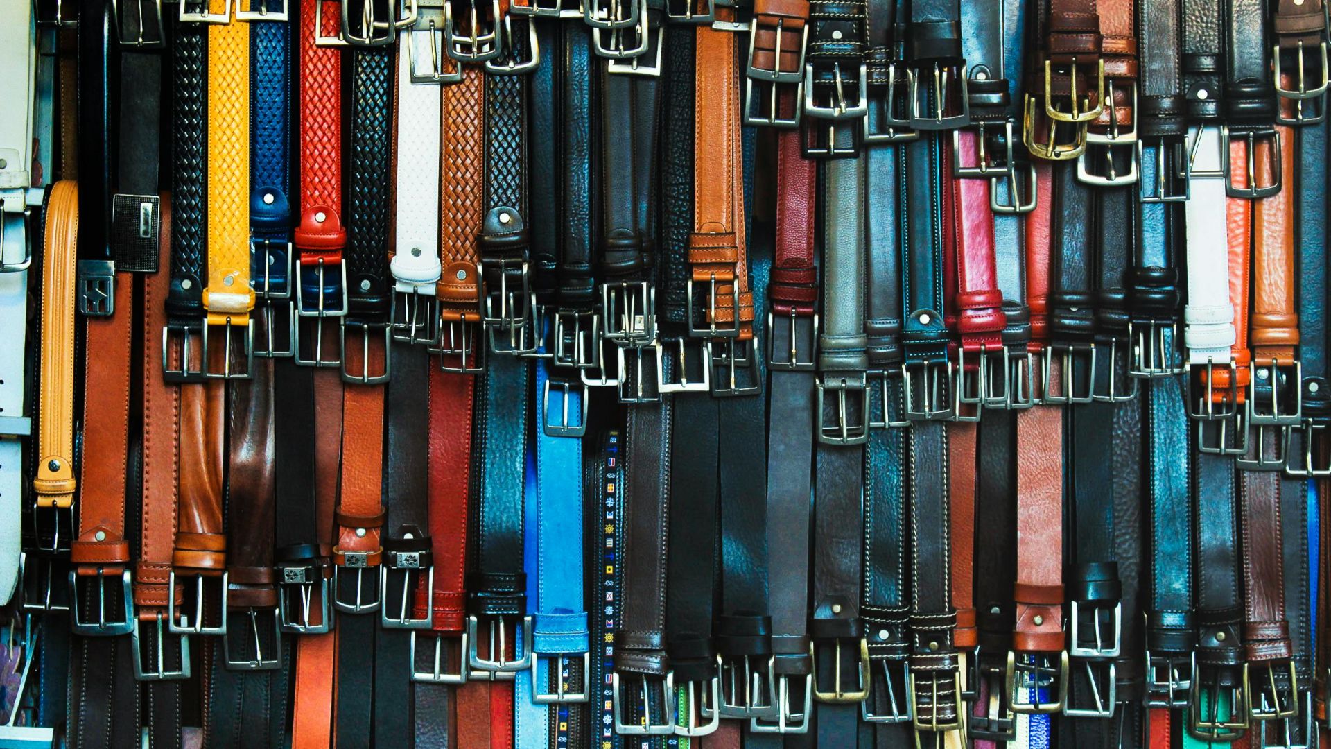 15. Une ceinture effilochée et fissurée