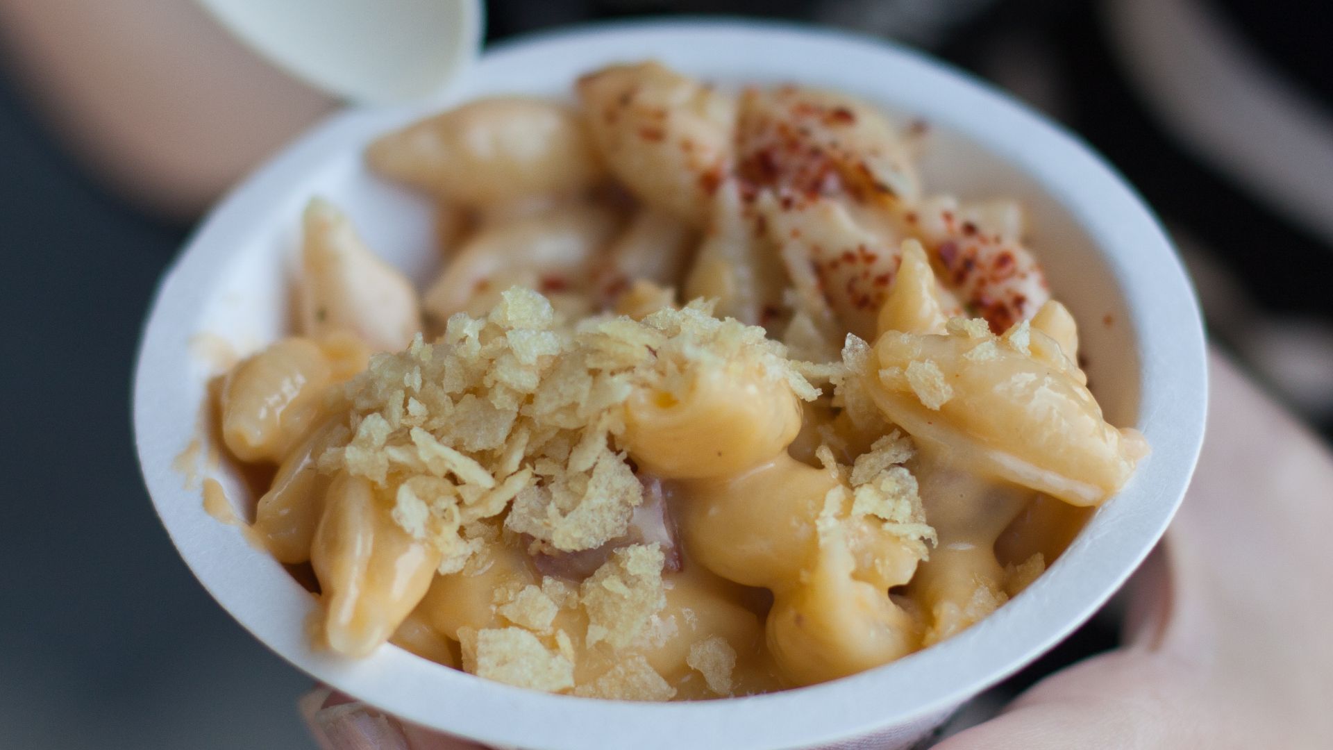 11. Macaroni au fromage et à la saucisse