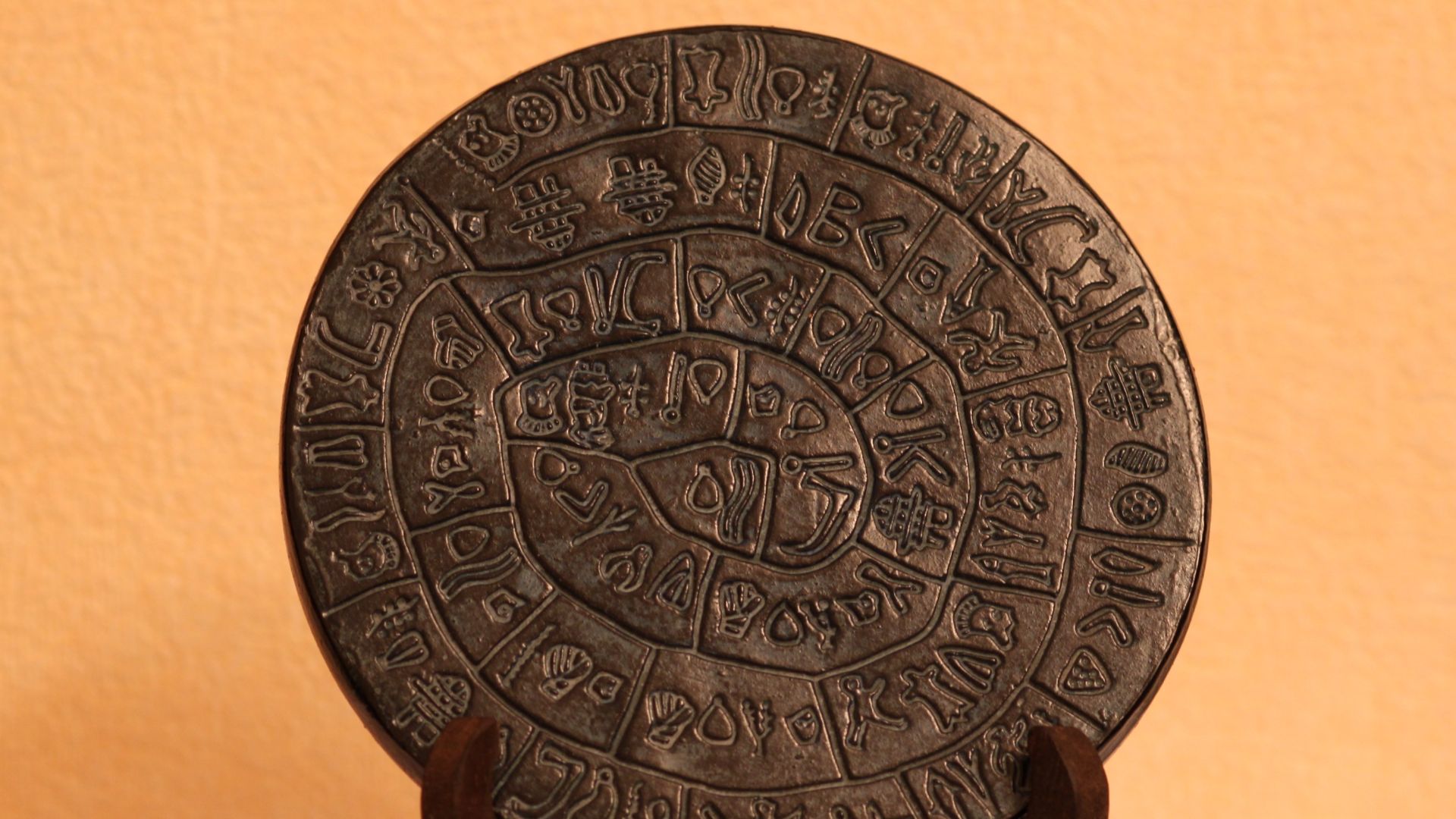 13. Le disque de Phaistos