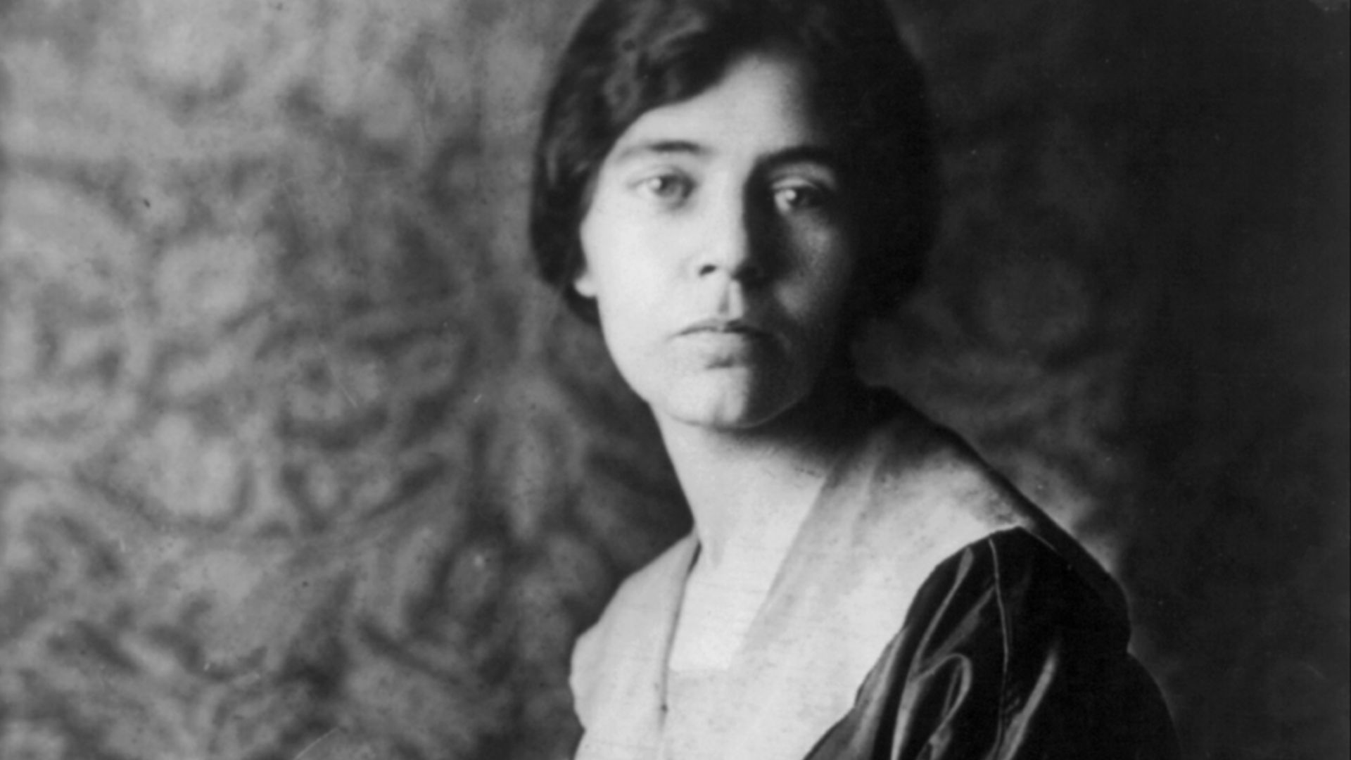 16. Alice Paul : entrave à la circulation devant la Maison Blanche