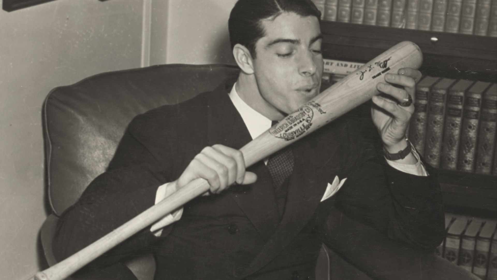 4. La série de 56 matchs consécutifs avec au moins un coup sûr de Joe DiMaggio
