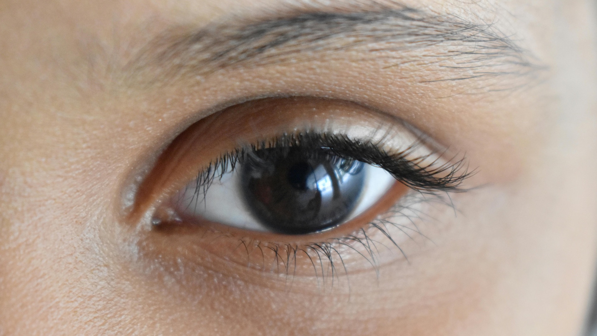 6. Essayez un sérum pour les cils ou de la vaseline