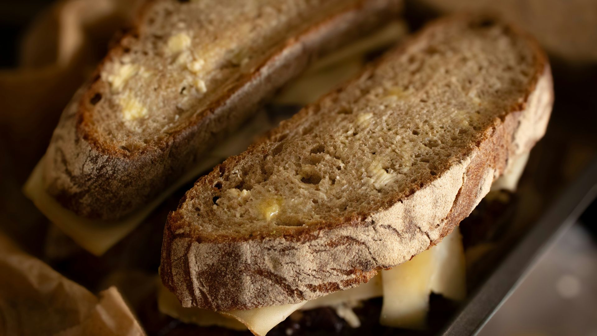 7. Du fromage avec du pain