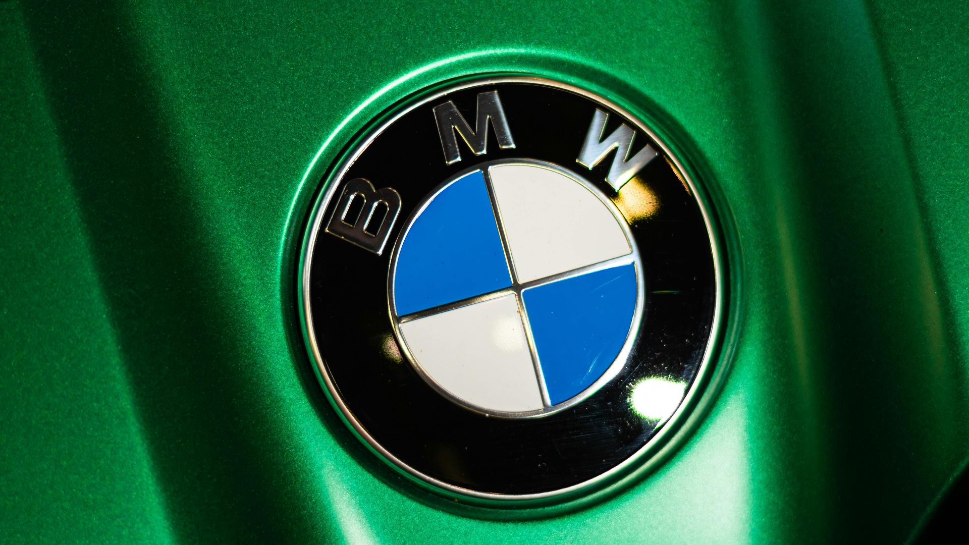 10. Vert Île de Man — BMW