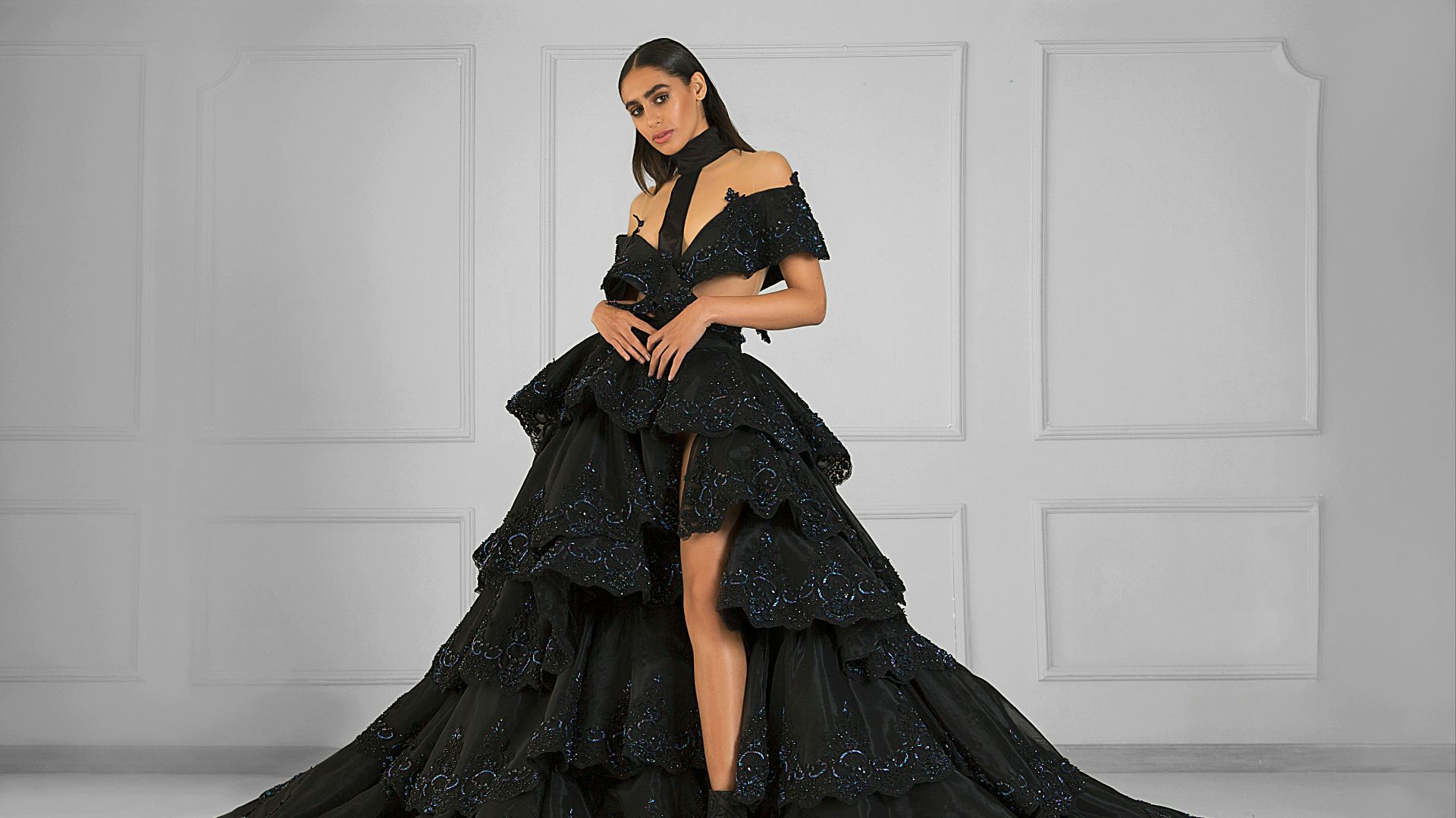 6. La robe de bal entièrement noire