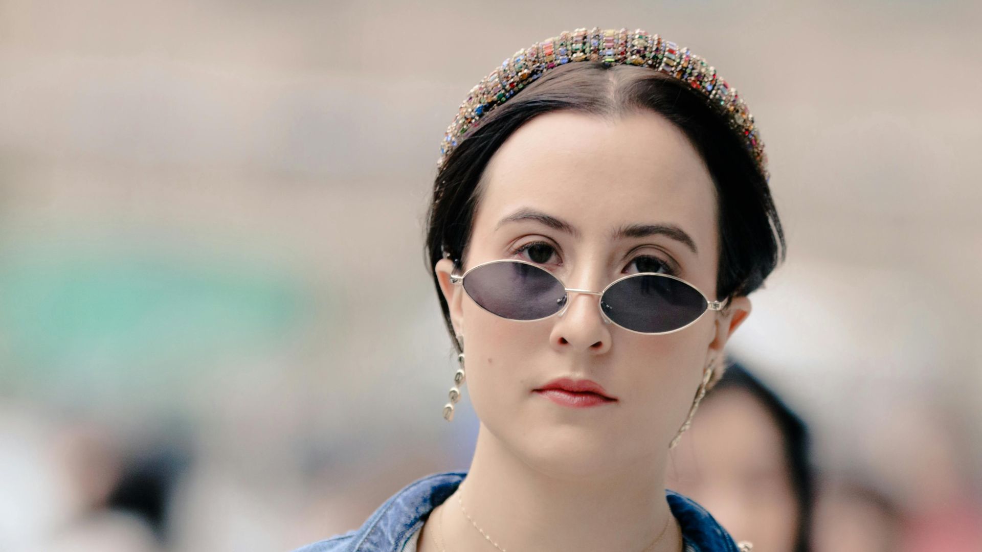4. Des lunettes de soleil beaucoup trop petites