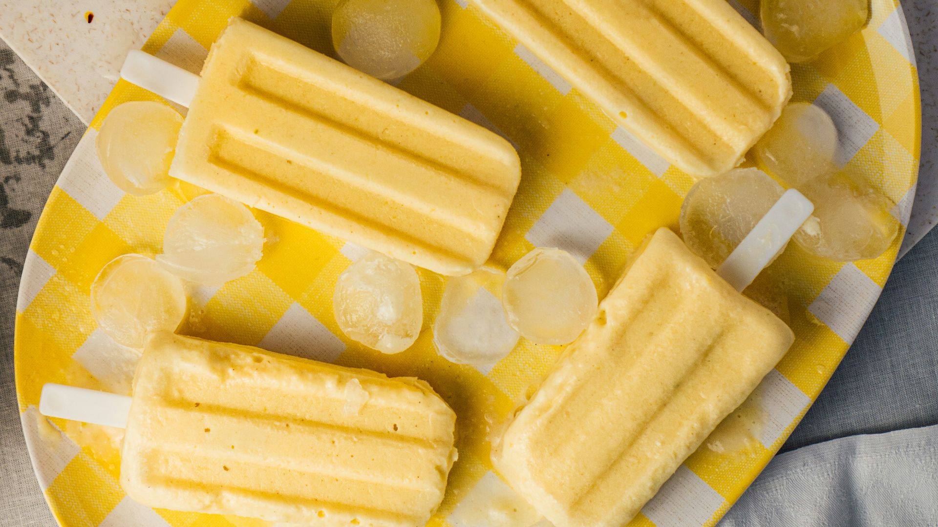 1. Bâtonnets glacés au yaourt et à la mangue