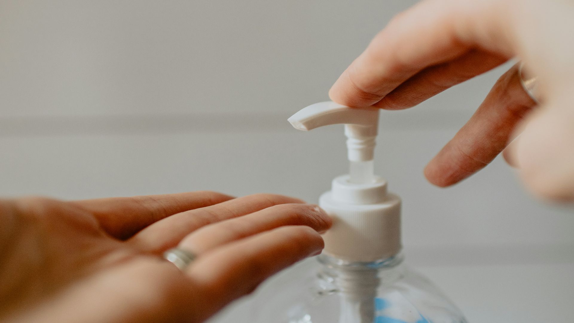 8. Utilisation excessive de gel hydroalcoolique