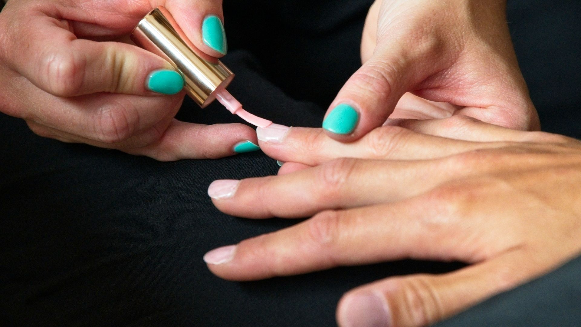 9. Ne négligez pas vos ongles