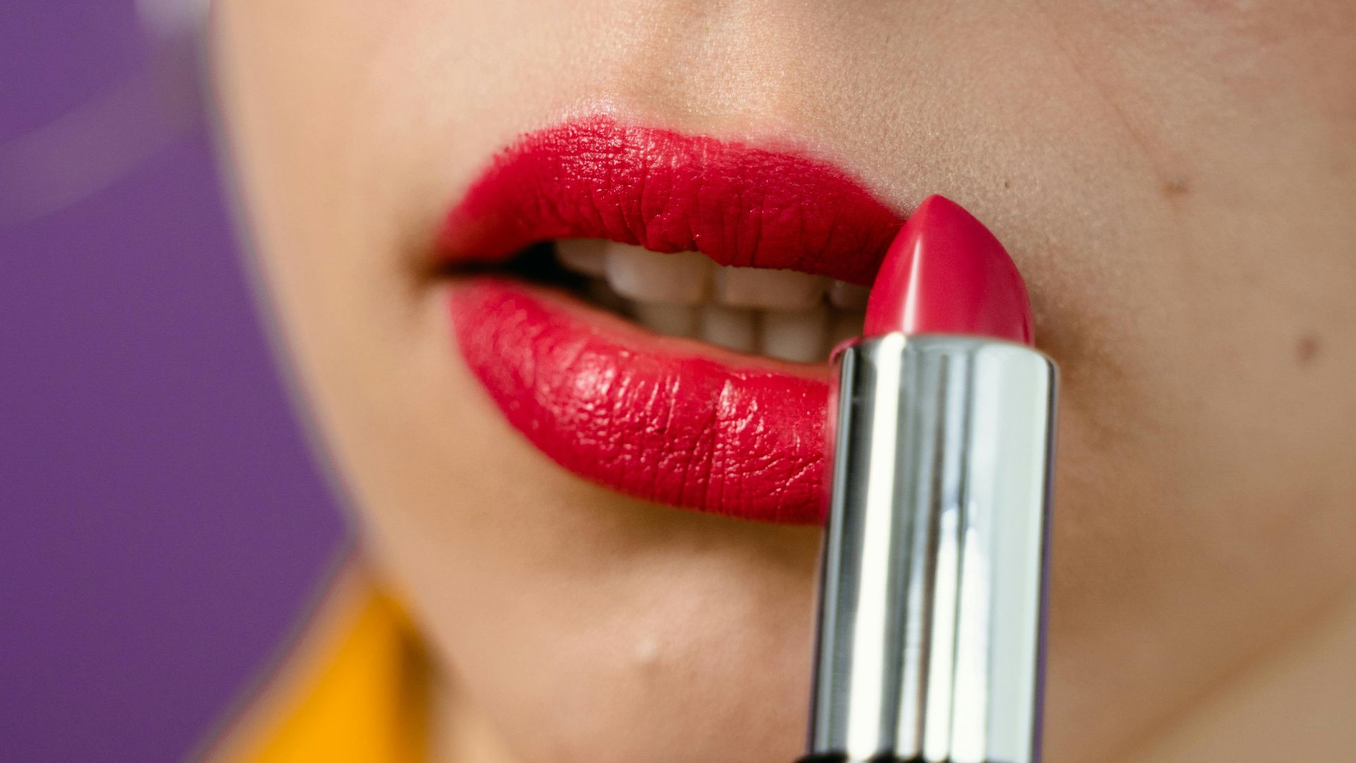 8. Rouge à lèvres rouge