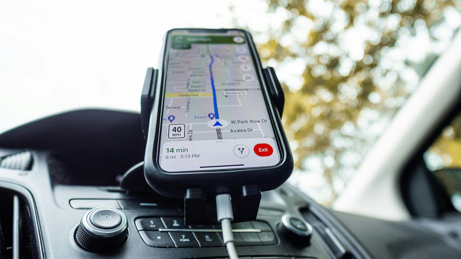4. Un câble de recharge soigneusement enroulé