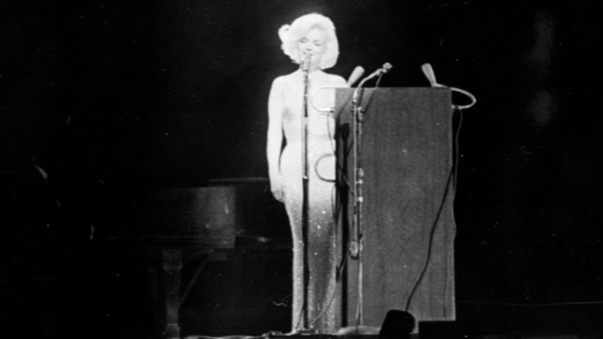2. La robe portée par Marilyn Monroe pour chanter « Happy Birthday, Mr. President »