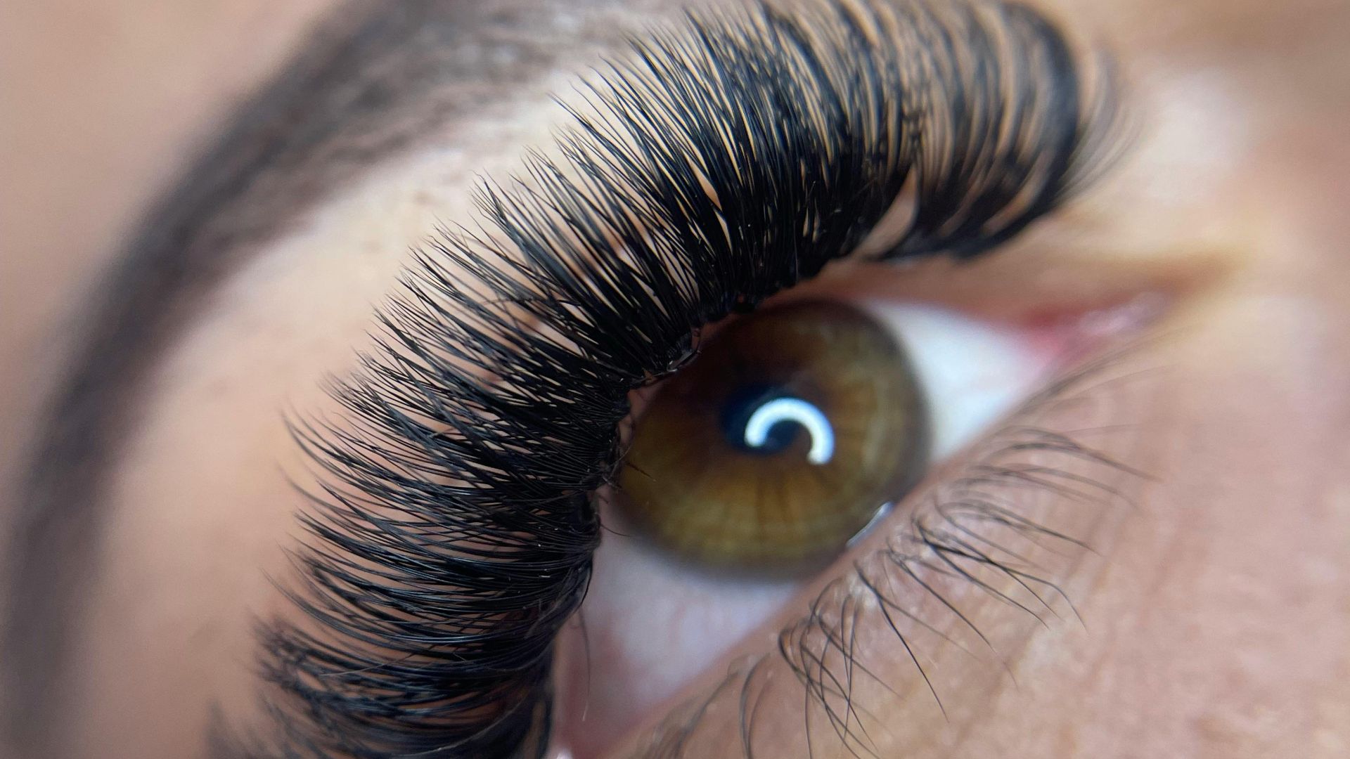 7. Faux cils