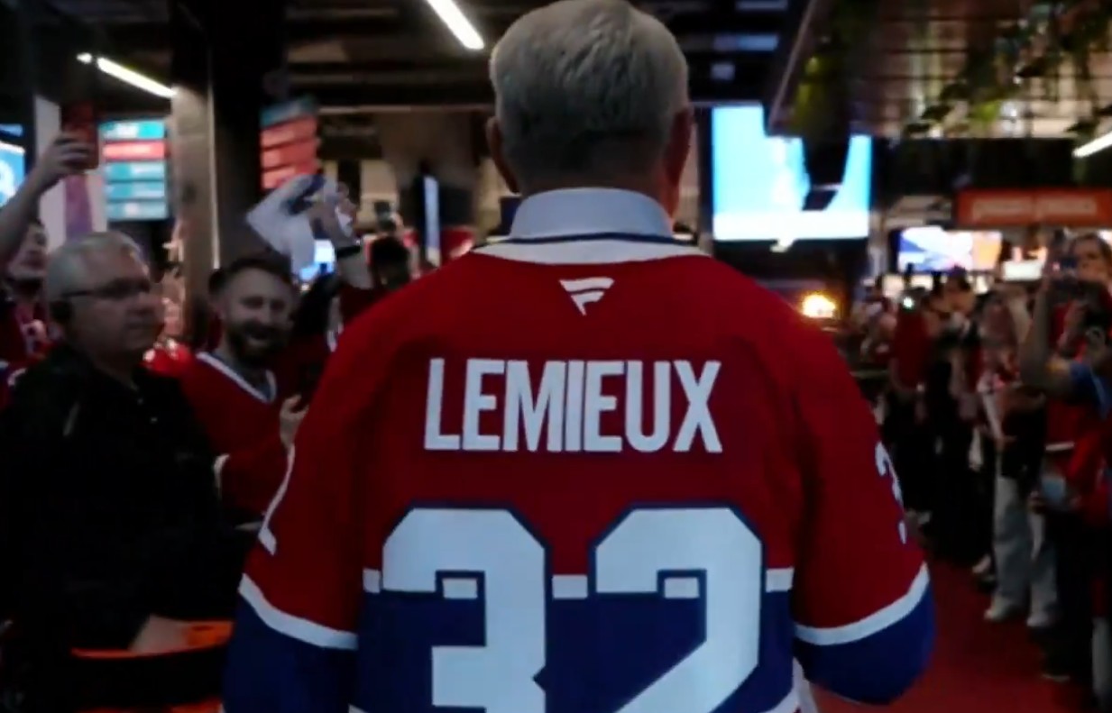 Donald Trump pays tribute to Claude Lemieux