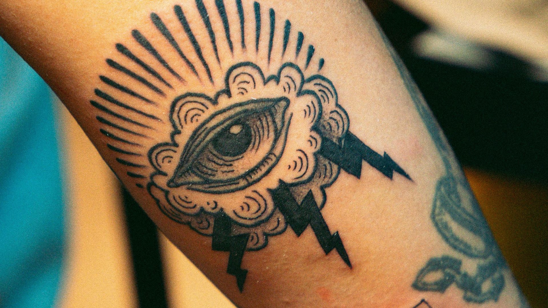 7. Un énorme tatouage représentant un œil