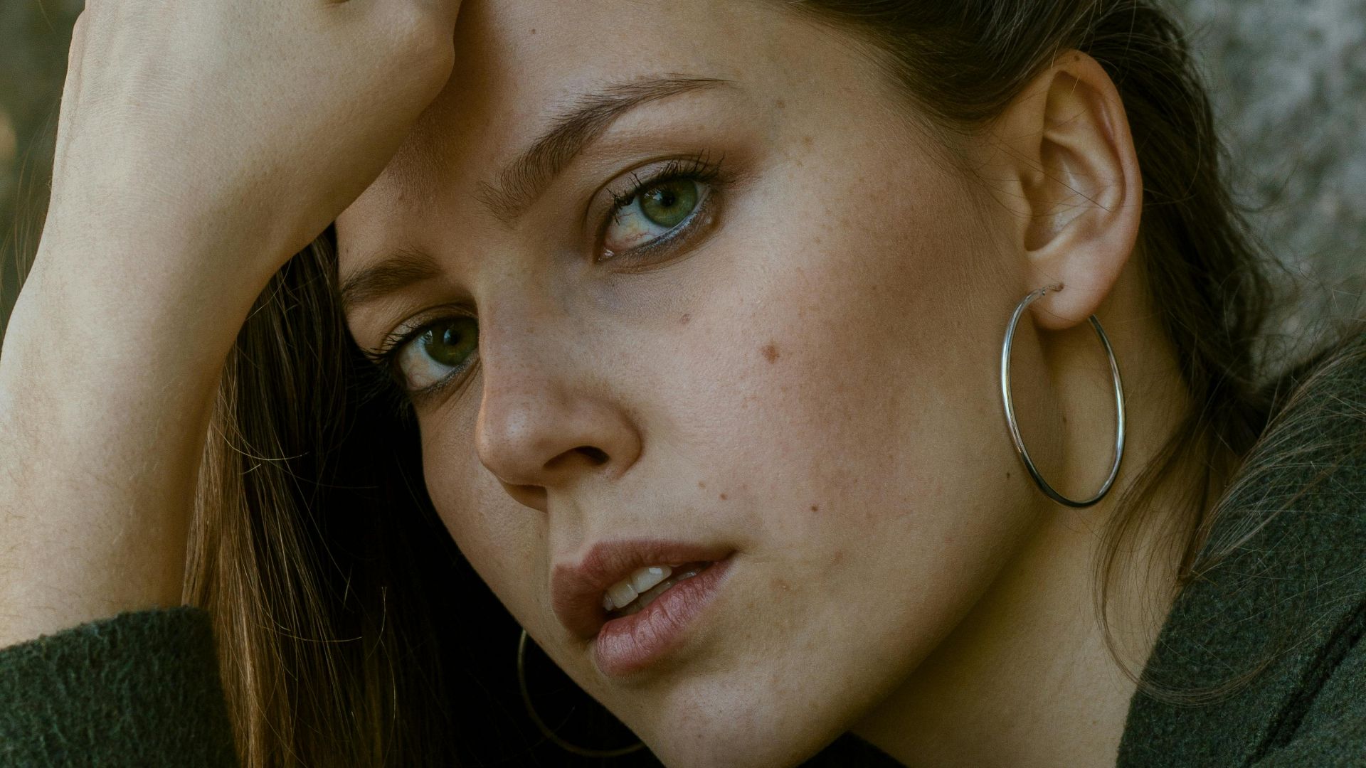 7. Boucles d'oreilles créoles de taille moyenne
