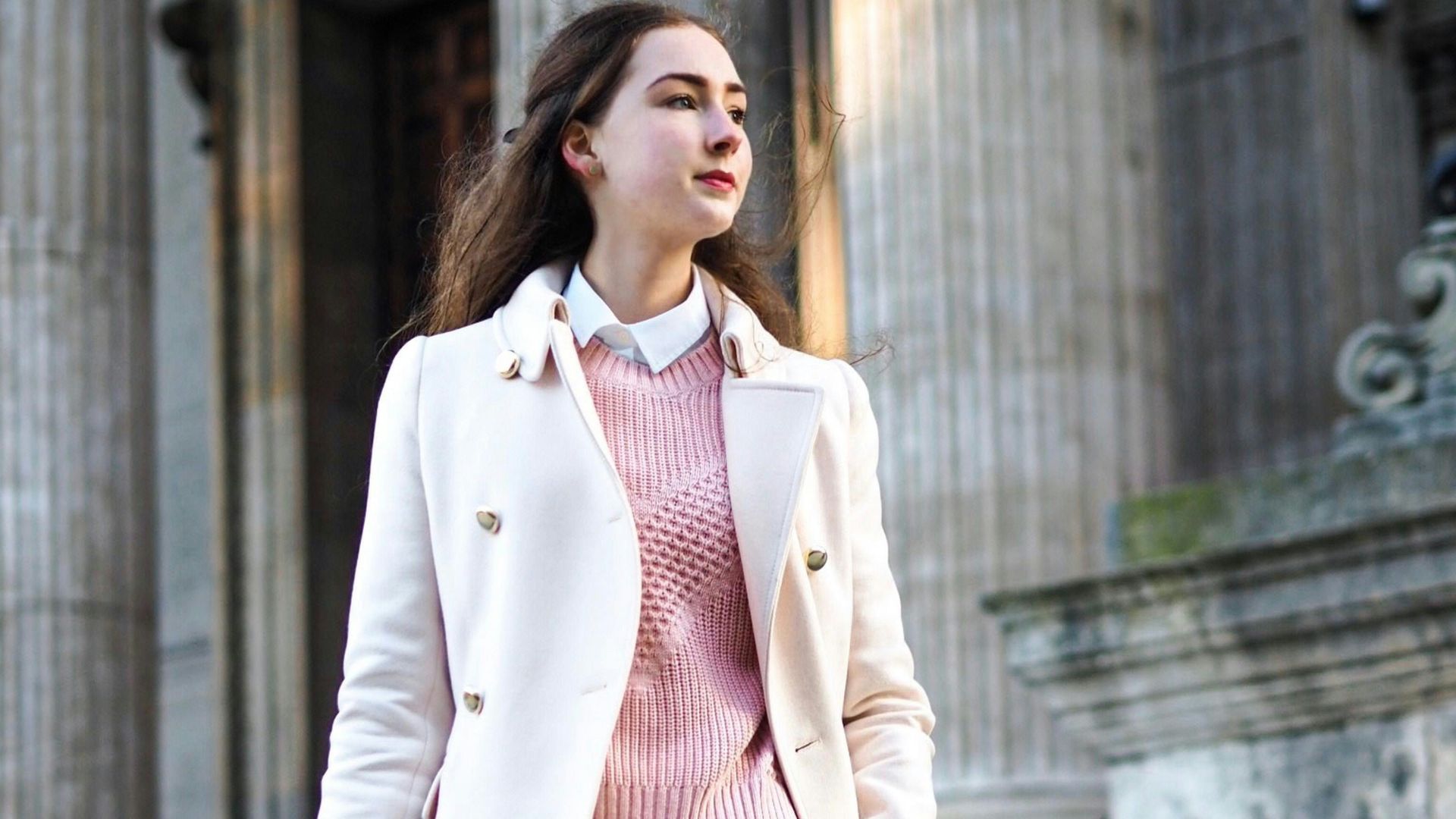 14. Taupe et blanc