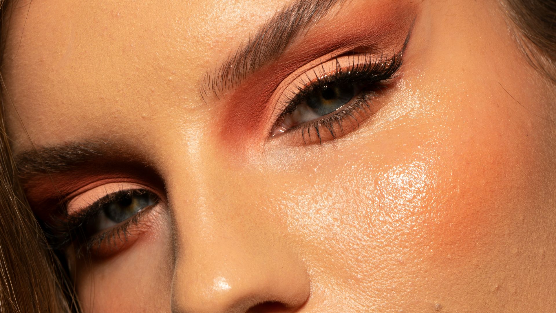 6. Du highlighter pailleté partout