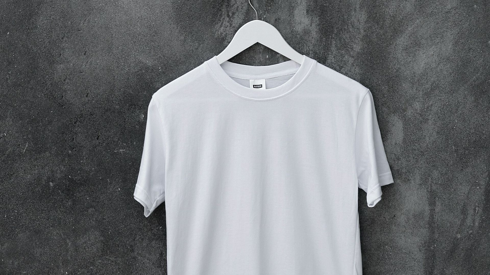 3. Un jean et un t-shirt blanc