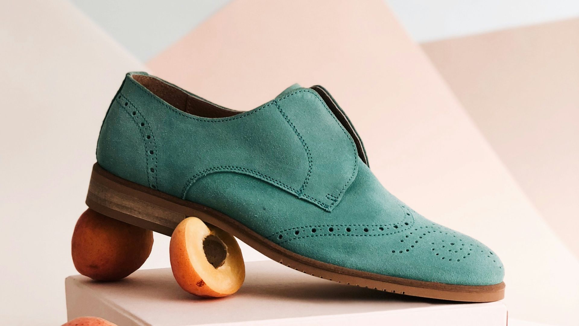 9. Chaussures à semelles en daim