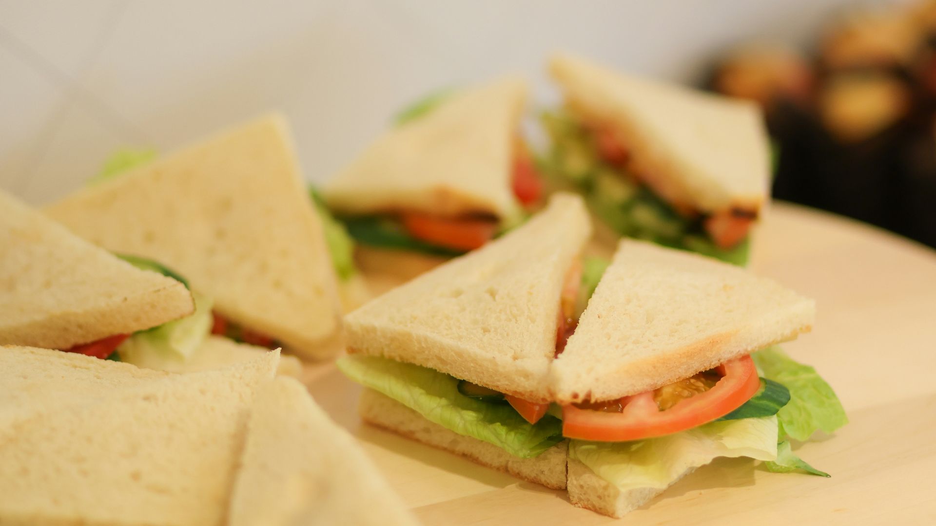 8. Assiette de sandwichs sans saveur