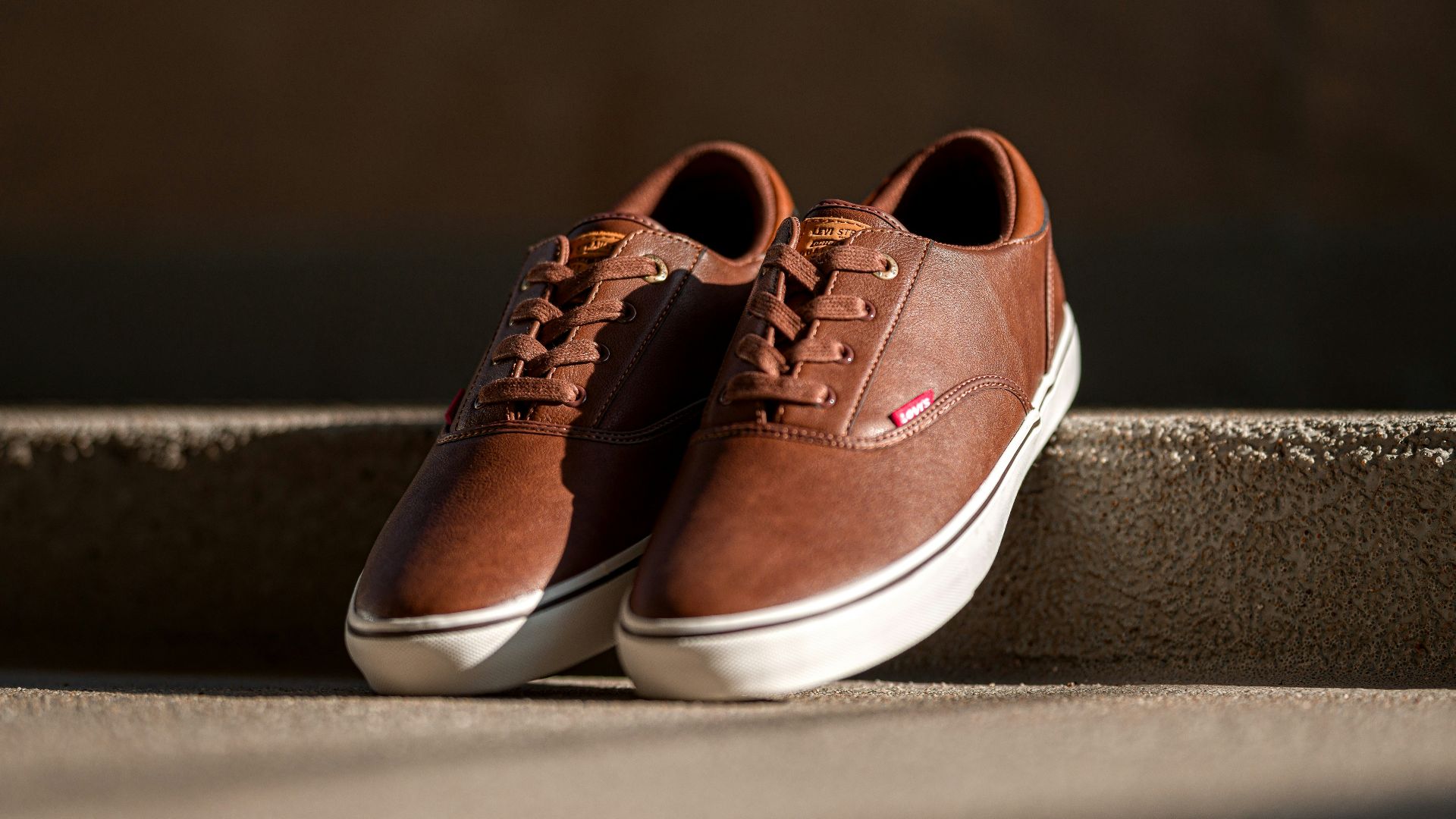 9. Baskets en cuir marron