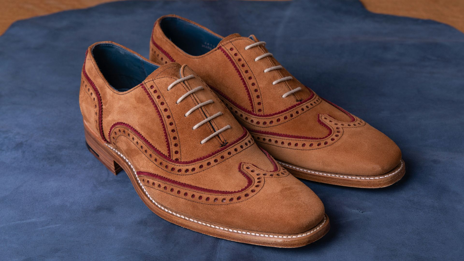 6. Chaussures brogues marron foncé