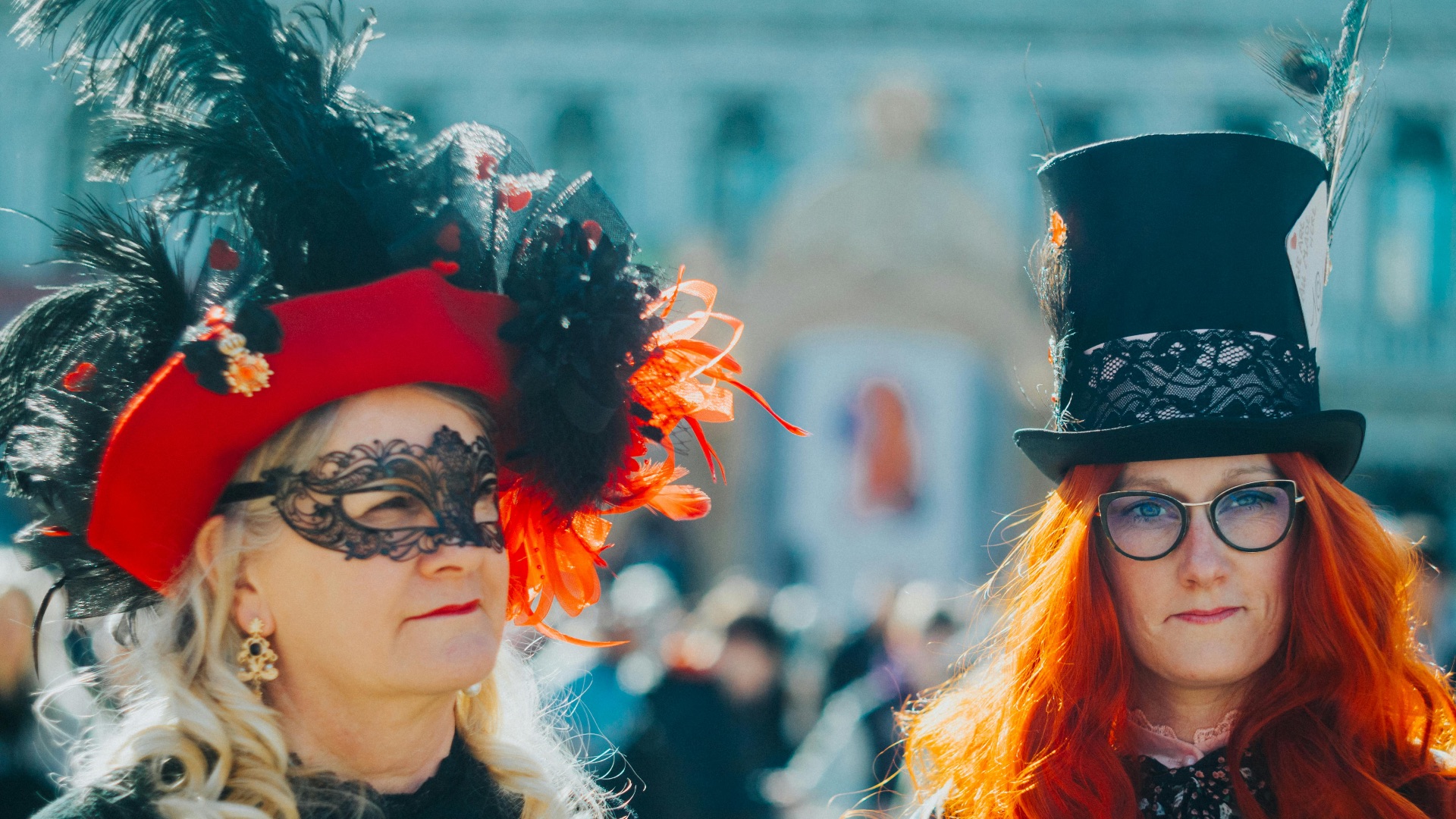 13. Porter des accessoires voyants qui détournent l'attention