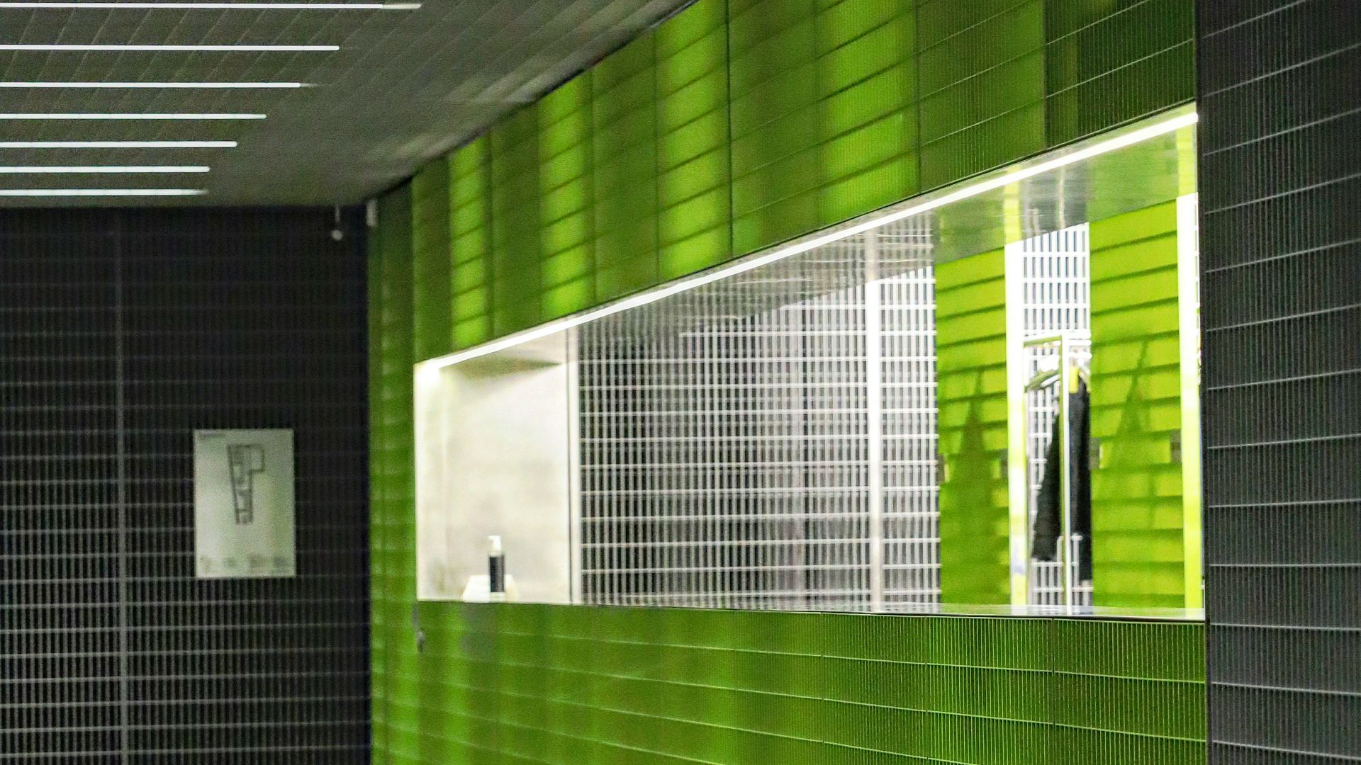 3. Panneaux Slatwall d'un mur à l'autre