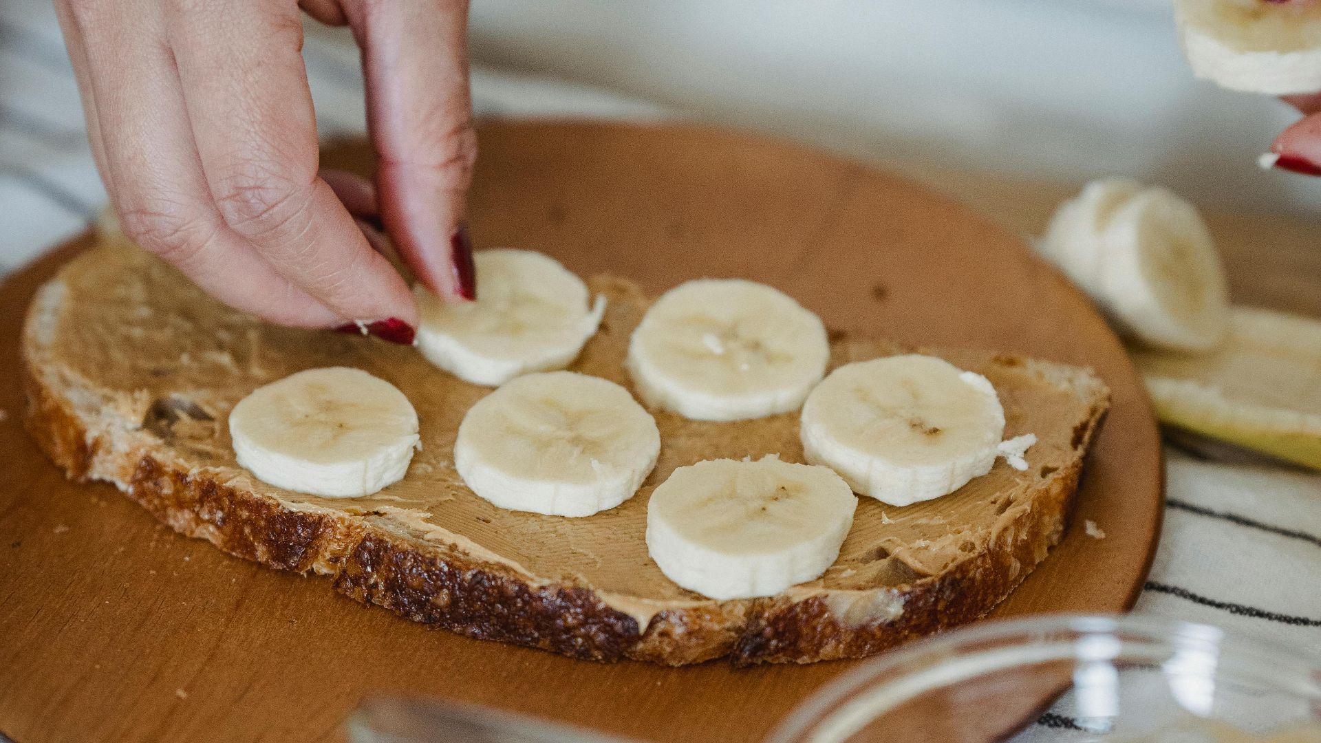 11. Beurre de cacahuète sur une tartine ou des fruits