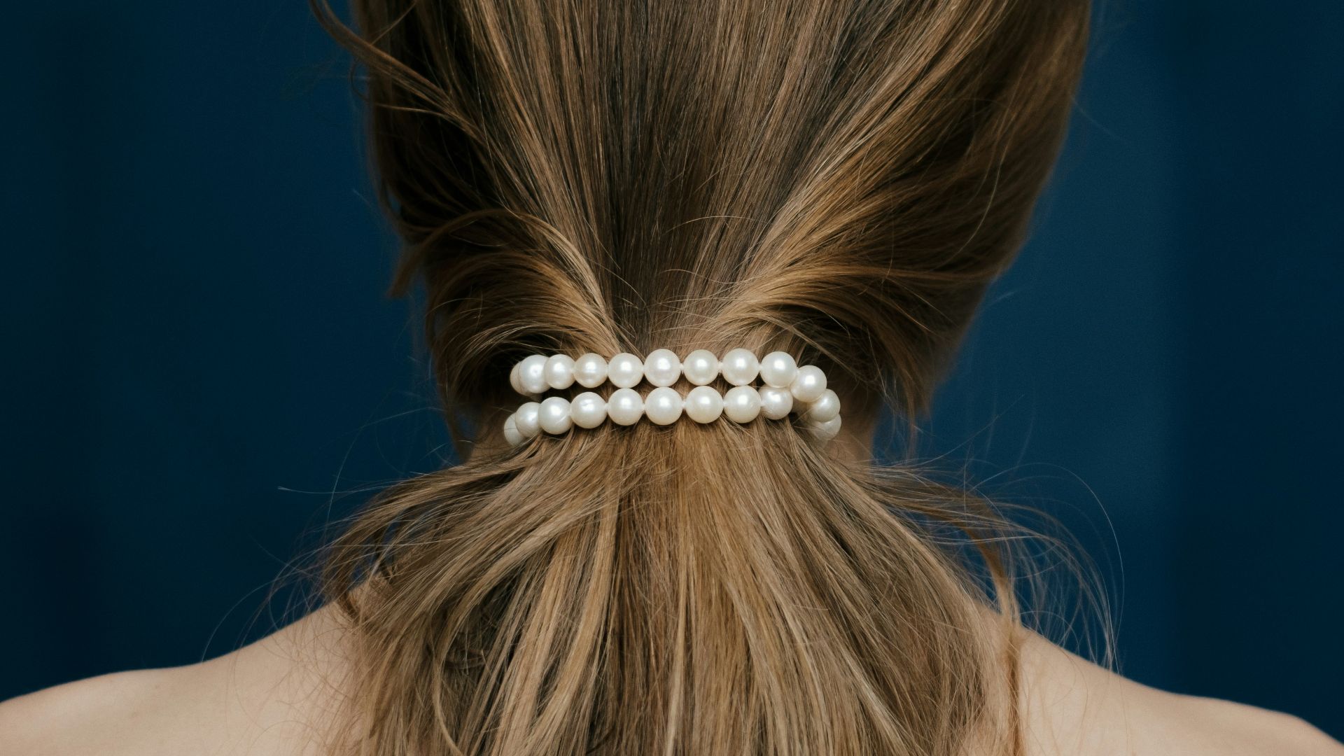 17. Peignes à cheveux en perles
