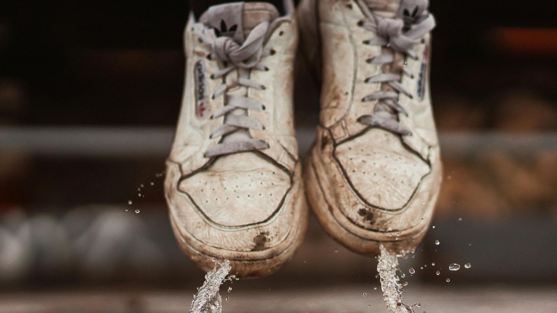 5. Des baskets blanches sales