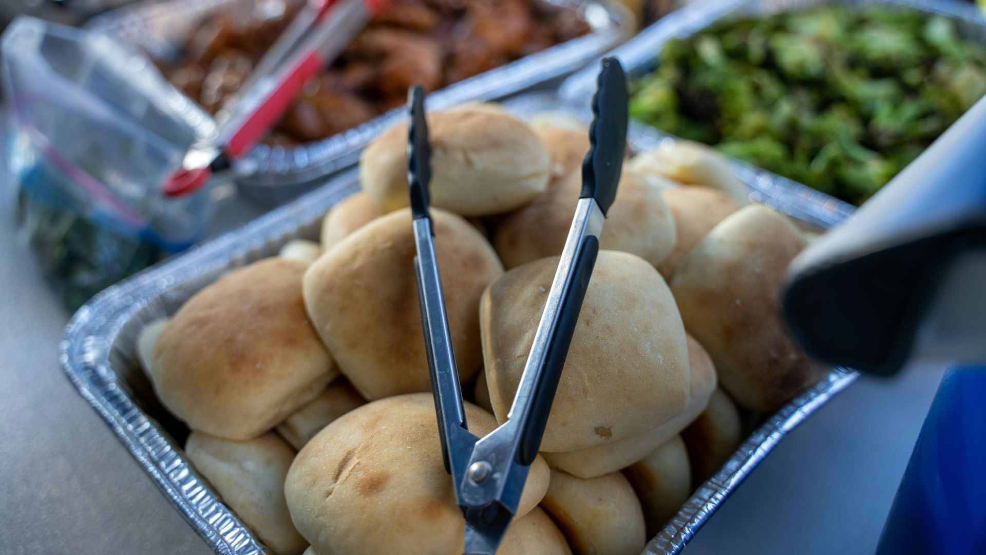 9. Petits pains accompagnés de sachets de beurre