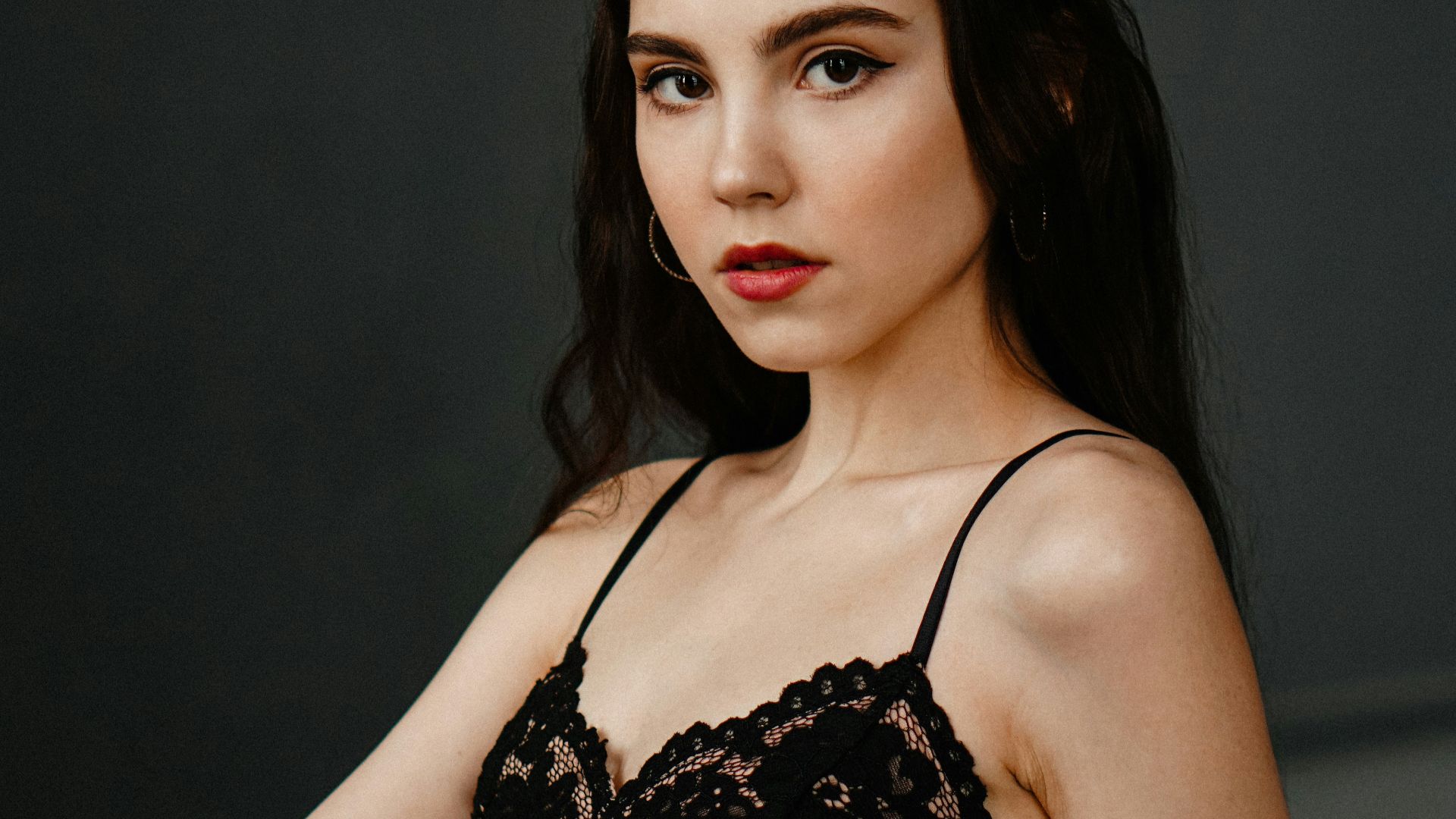 2. Tout ce qui est trop décolleté