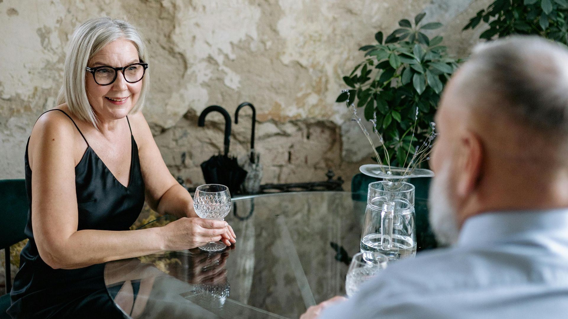 1. Il qualifie les femmes de son âge de « rances »