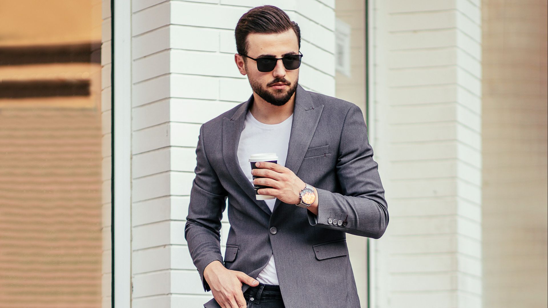 3. Un blazer sur des basiques simples